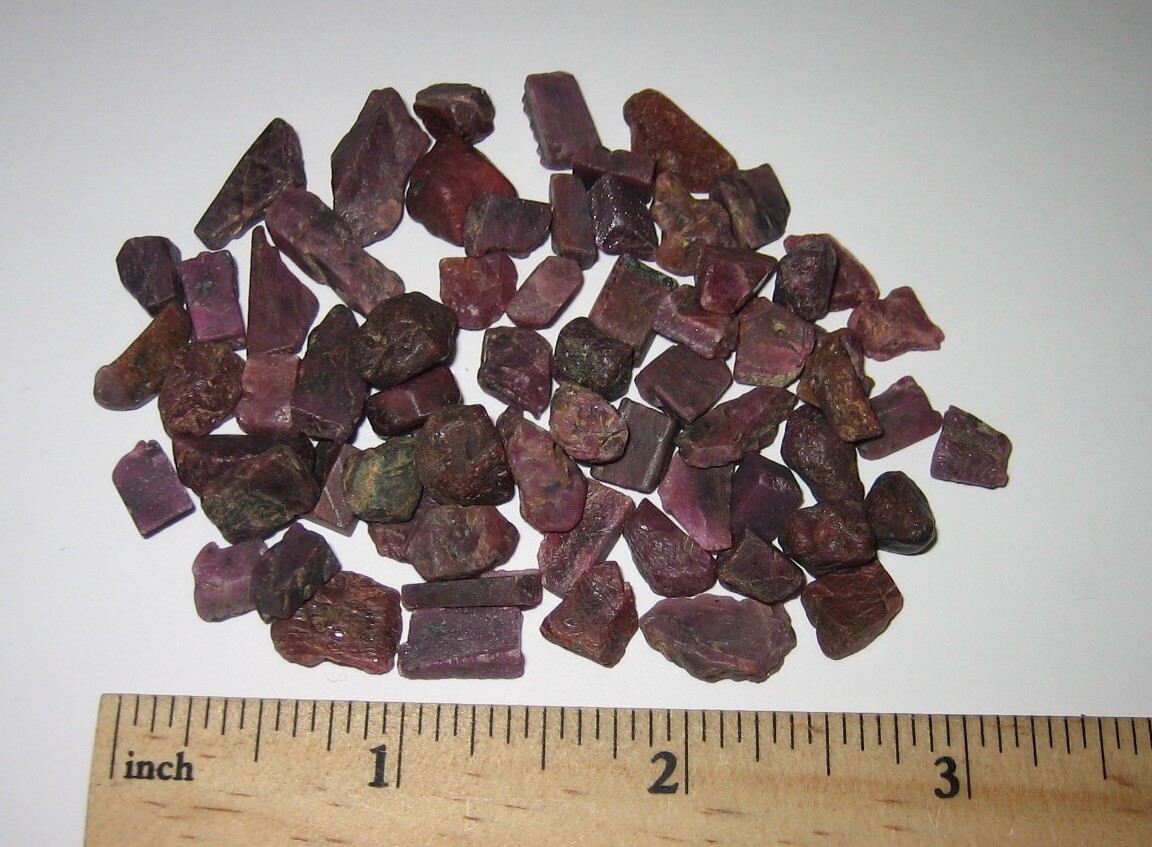 67 SMALL RARE NATURAL ROUGH 0.2″- 0.5″ RUBY CORUNDUM CRYSTALS INDIA 43.6grams *1