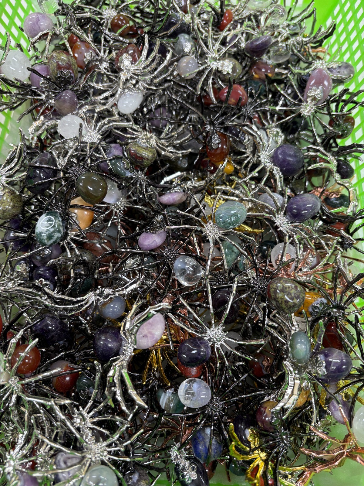 50Pcs Natural mixed material Reiki stone Spider Crystal Quartz Healing Decorate