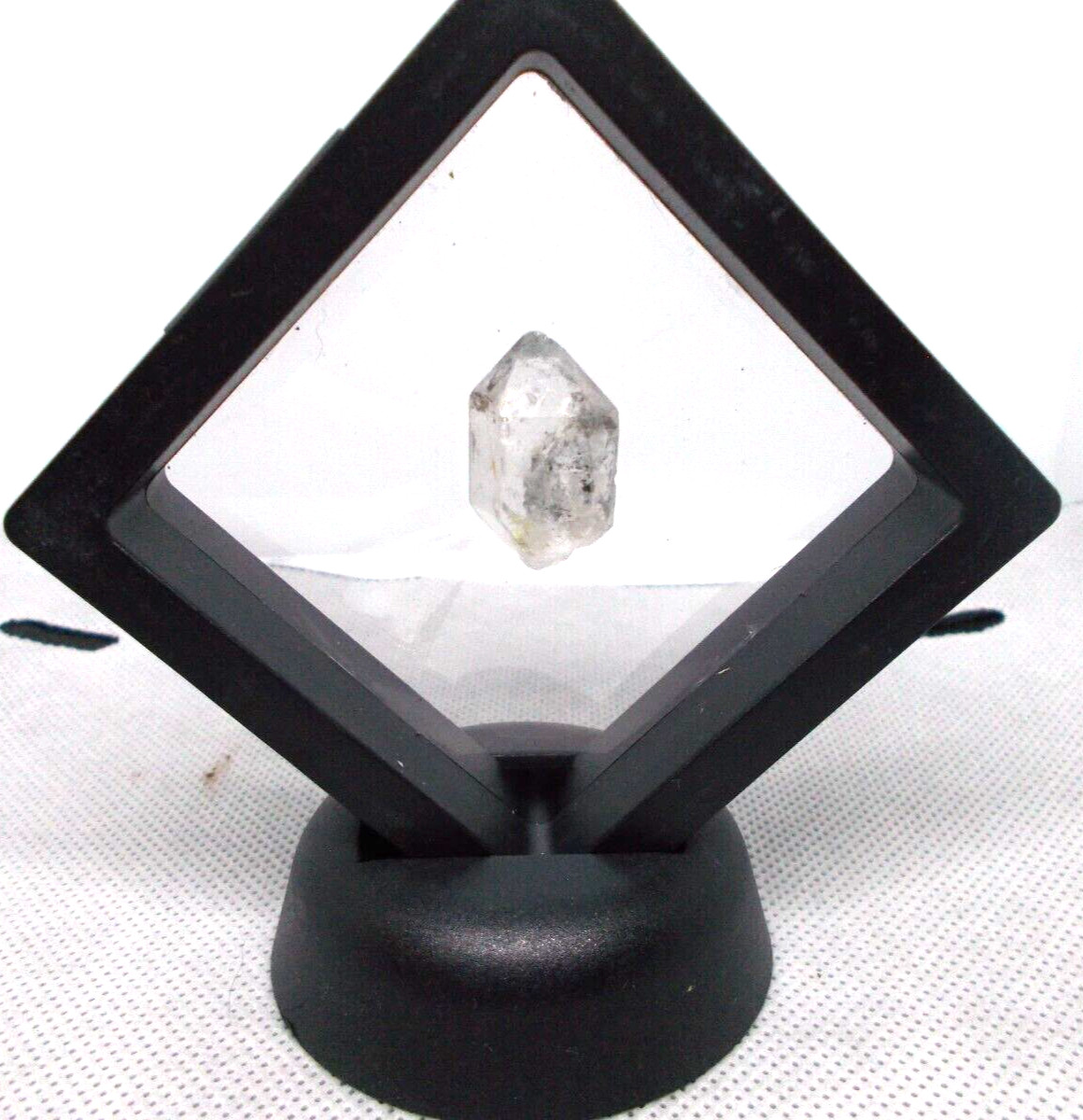 Hermiker diamond 1 ” x 1/2″ in display frame