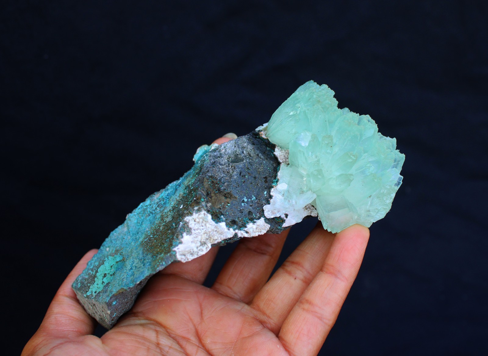 GREEN APOPHYLLITE CRYSTALS ON MATRIX INERALS SPECIMEN