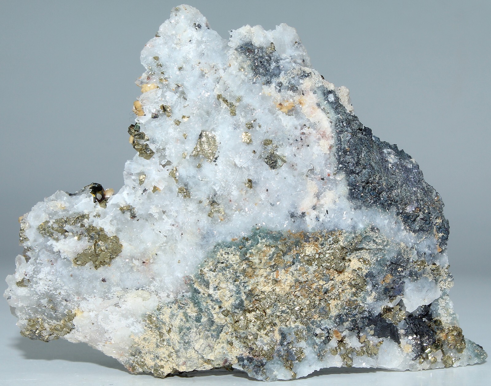 Peruvian Pyrite – Quartz Matrix / 3.56″ (90.42 mm) / 4.80 oz (136.07 gr) 3124