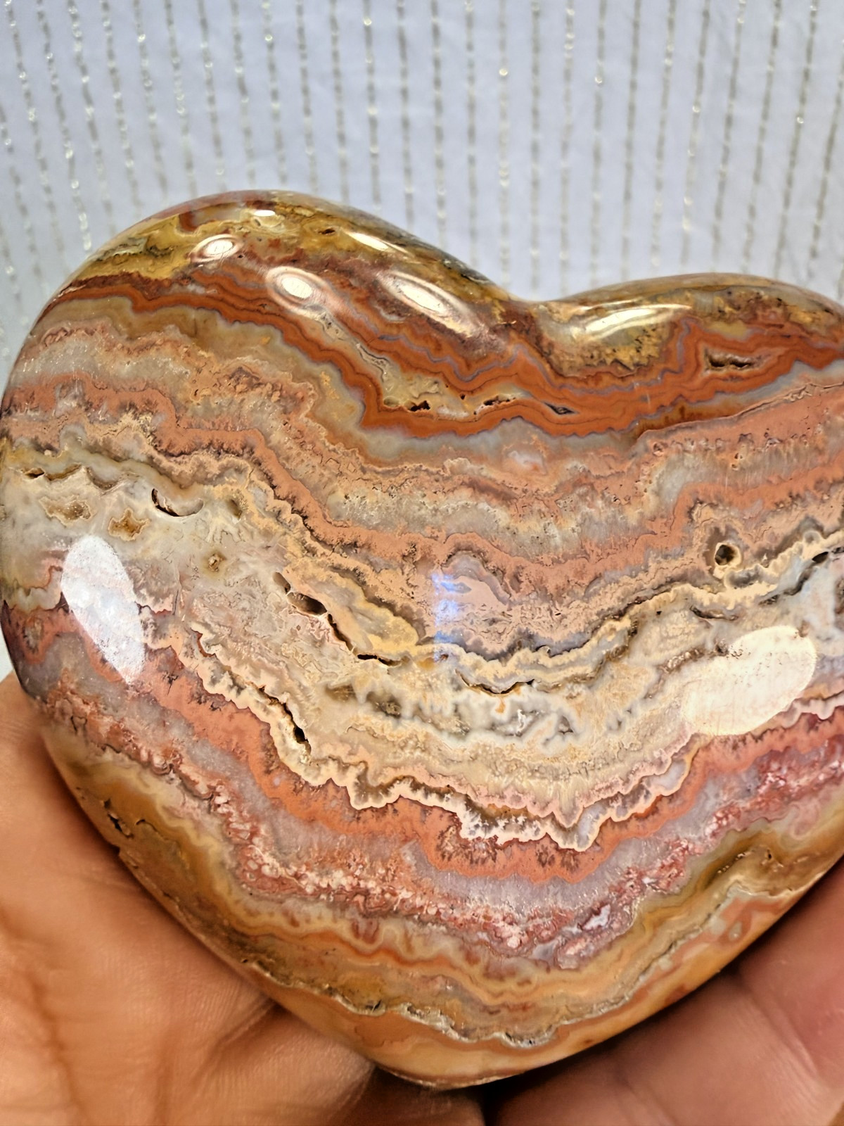 Crazy Lace Heart Carving WITH Custom Stand