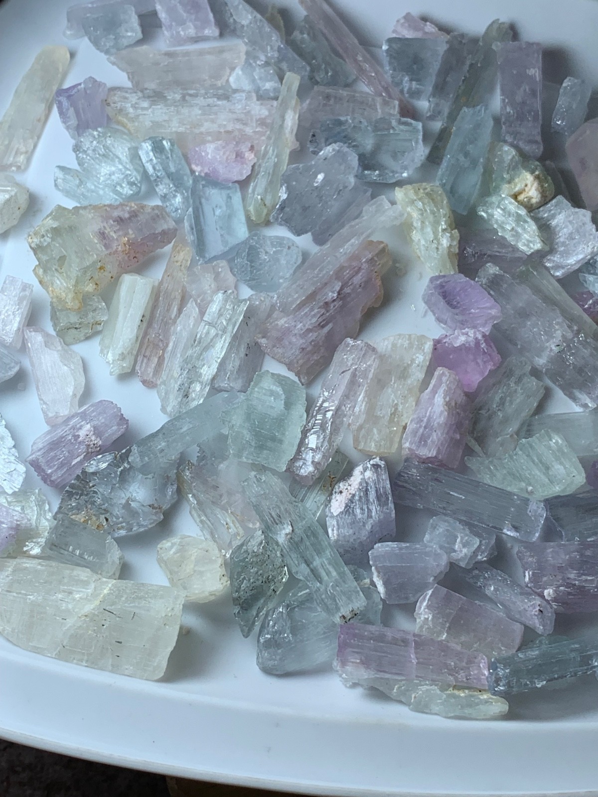 300g natural rough kunzite crystal lot from afghanistan