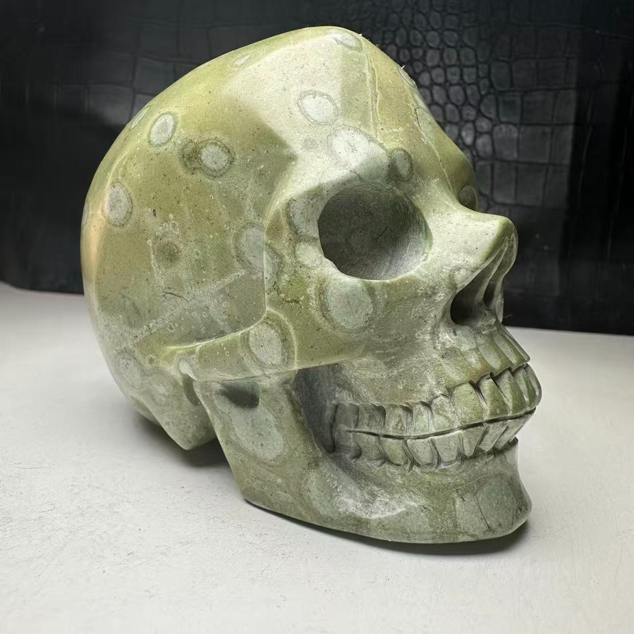 780g Natural Crystal Mineral Specimen.Plum blossom stone.Hand-carved SKULL.BD