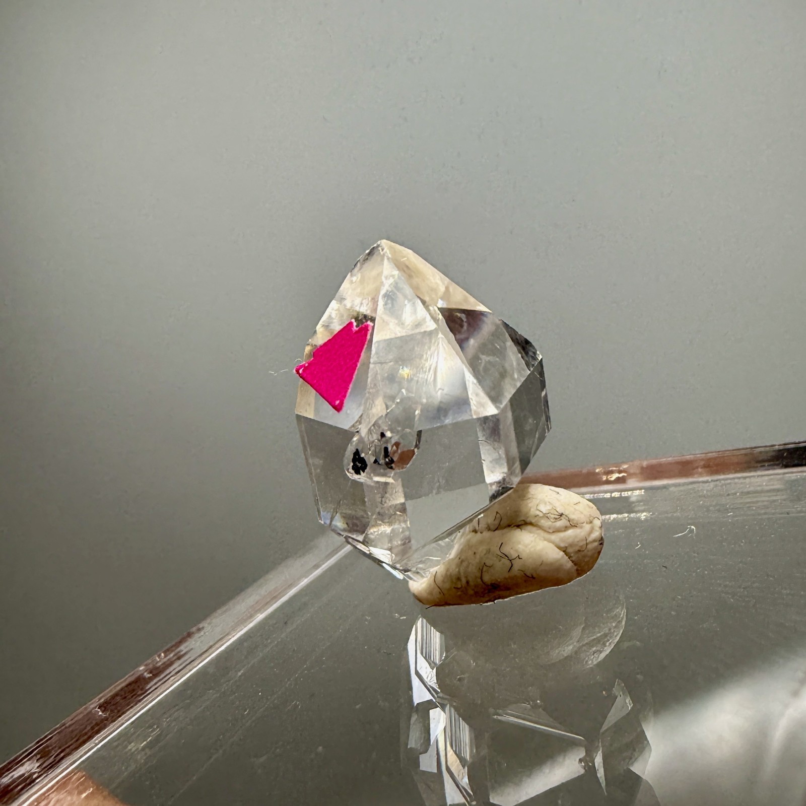 1.54 g Enhydro A-Grade Herkimer Diamond Gem w/ Moving Hydrocarbon