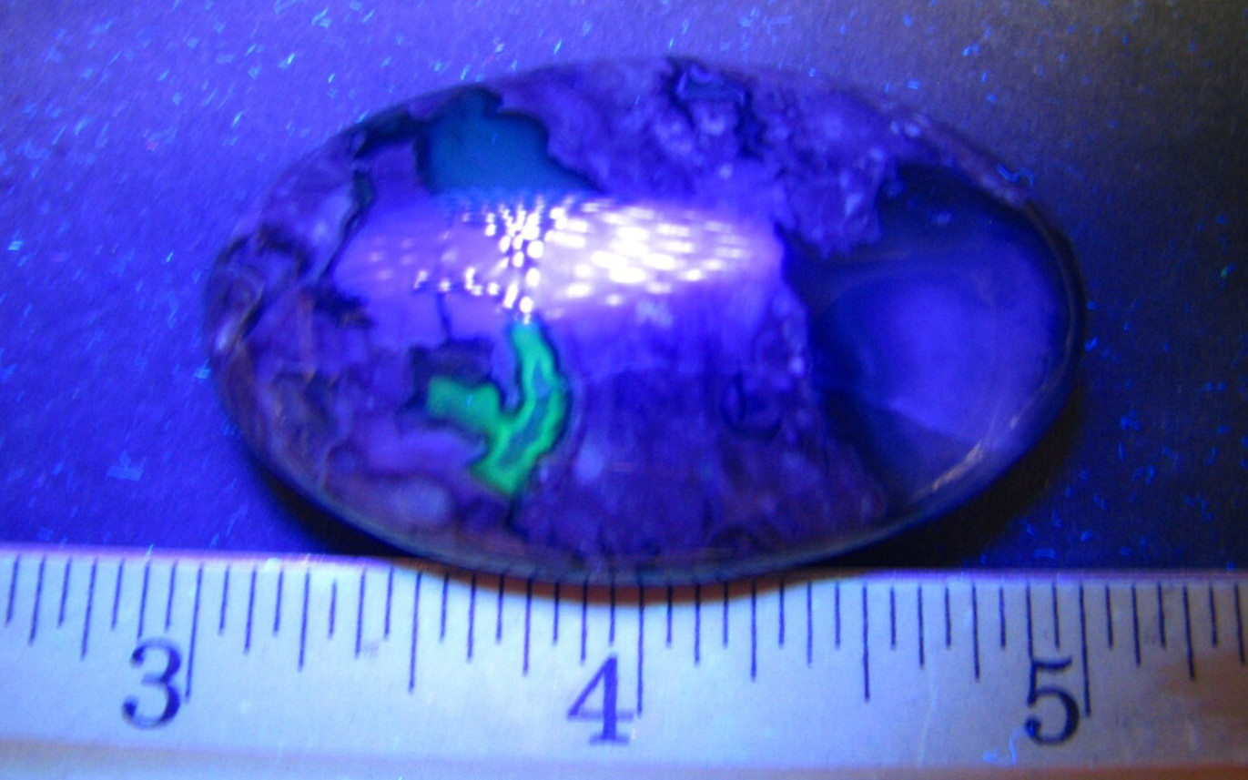 2in x 1.25in 33g VESUVIANITE AGATE POLISHED PALMSTONE FLUORESCENT CHINA #439