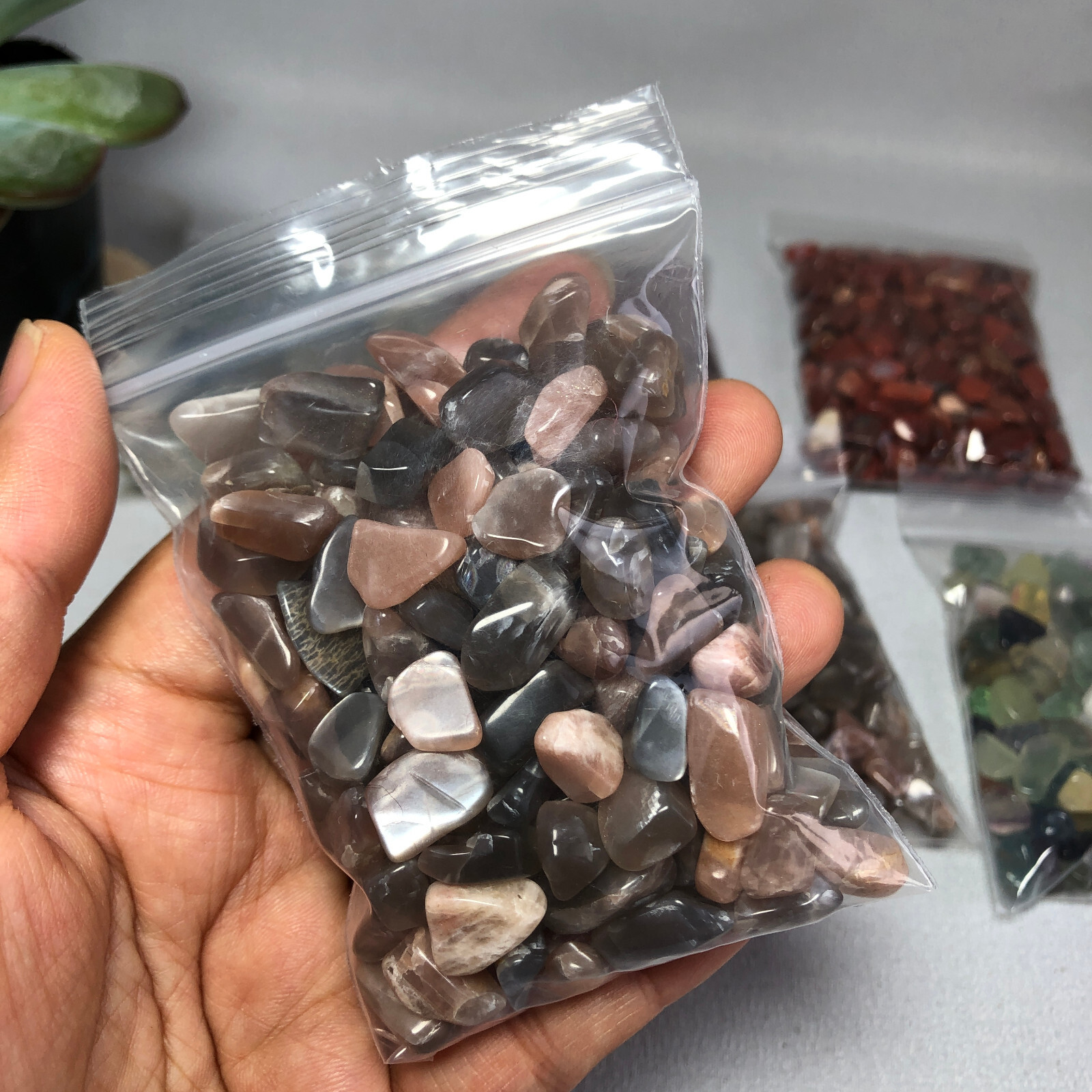 100g Natural Black backbone crystal gravel reiki healing fish tank decoration