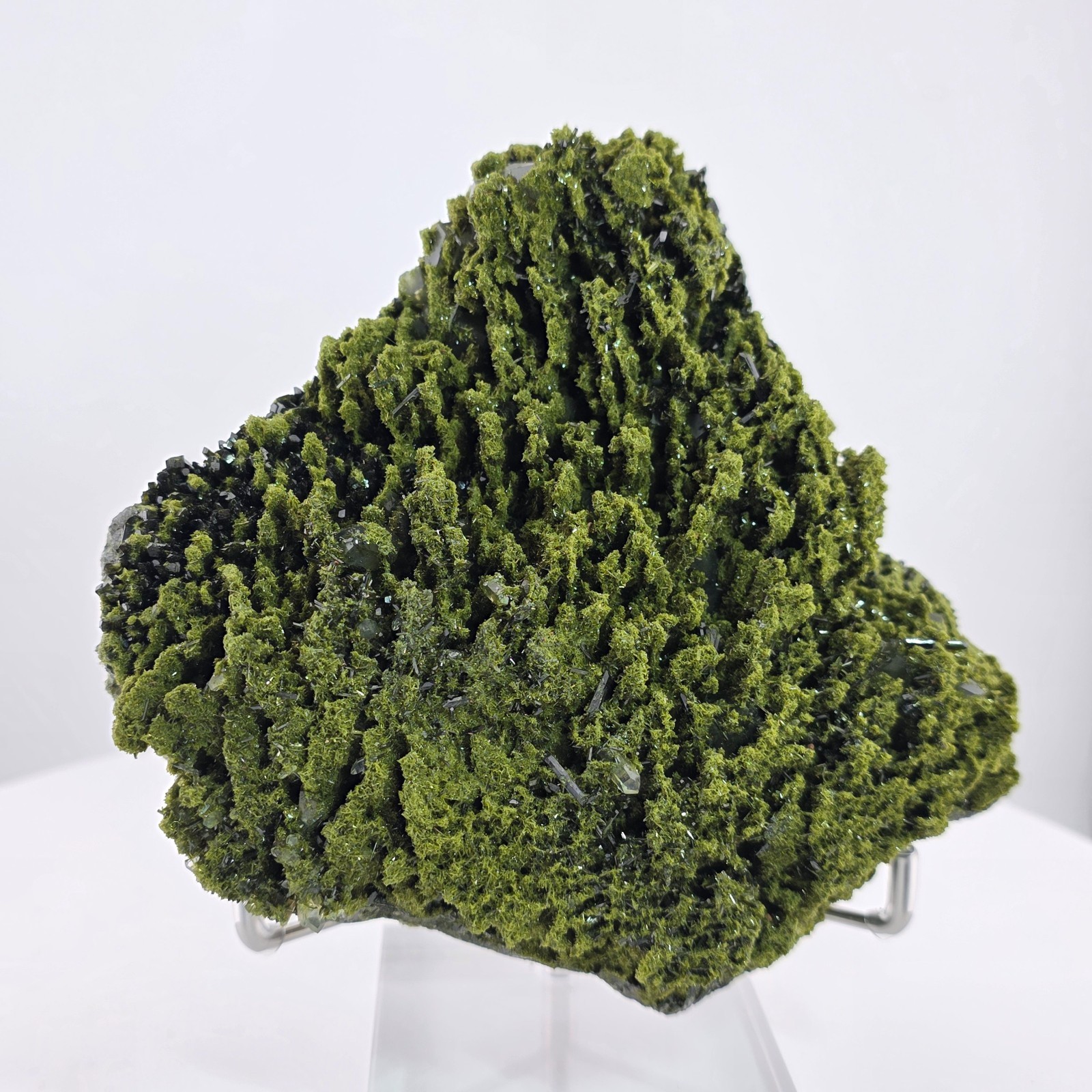 Light and Dark Green Epidote and Quartz – Multiple Generations