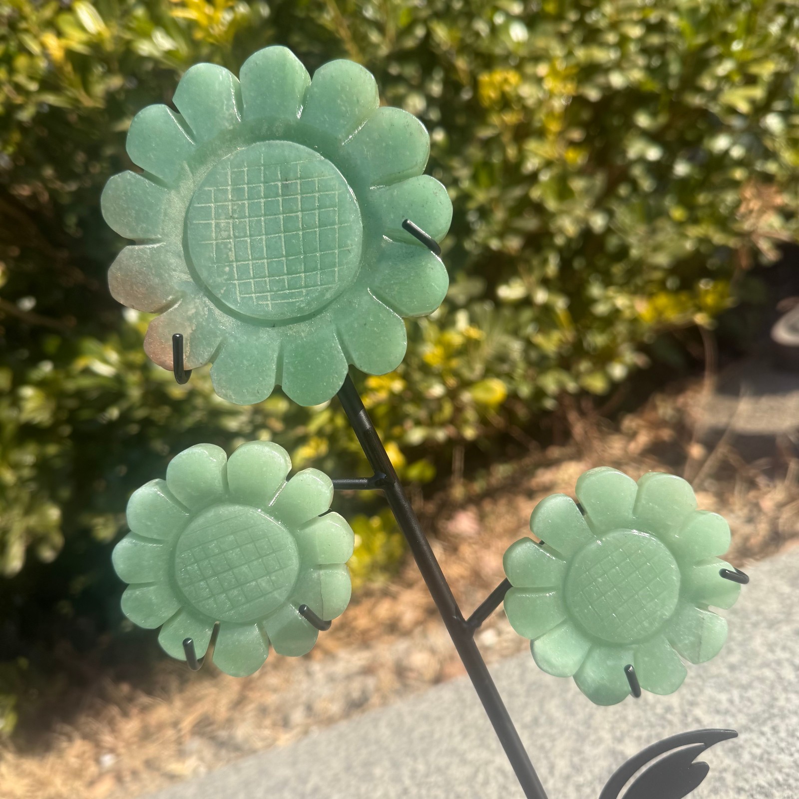 400g Natural Green East Mausoleum quartz crystal carved Sunflower Decor Gift