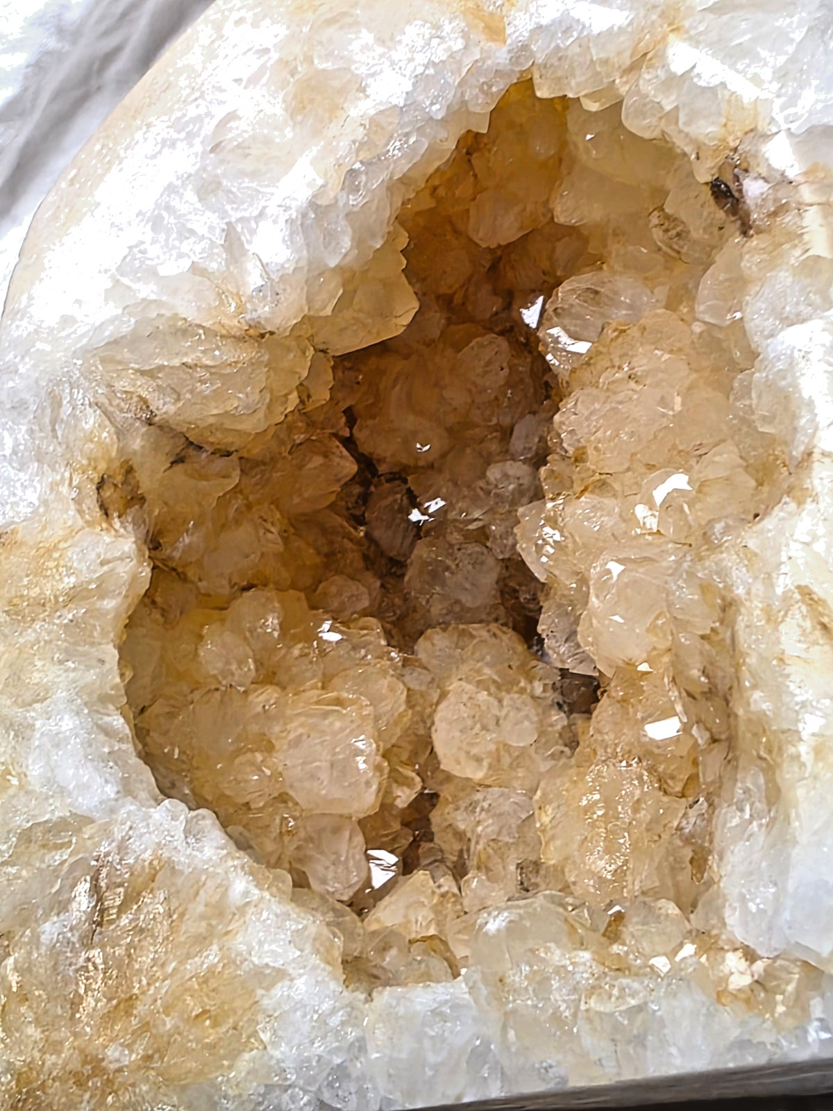 2.47 lb Tennessee Quartz Tower with Geode Quartz pocket 5 inches Free Standing