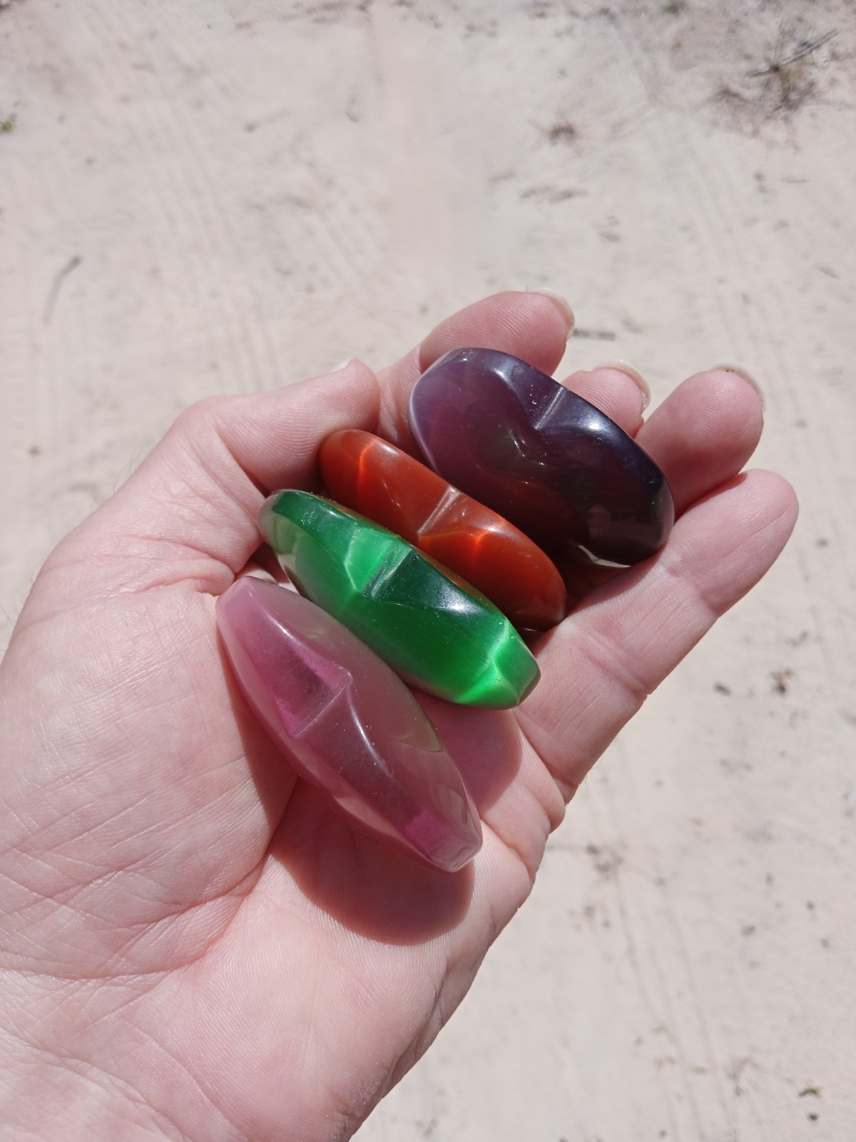 Lot of 4 Rainbow Glass Cat’s Eye Hearts! Color shifting.. Q1