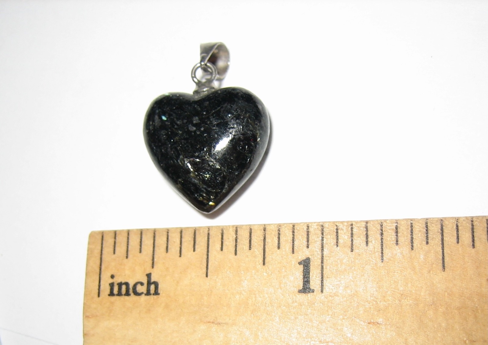 15mm RARE! POLISHED NATURAL AUTHENTIC NUUMMITE STONE HEART PENDANT GREENLAND *1