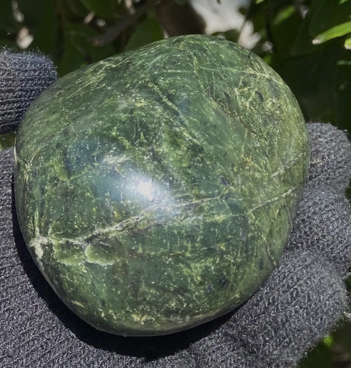 BIG SUR SERPENTINE RICH GREEN BIG POLISHED NUGGET 400 GRAMS -14.1 OZ’s MONTEREY