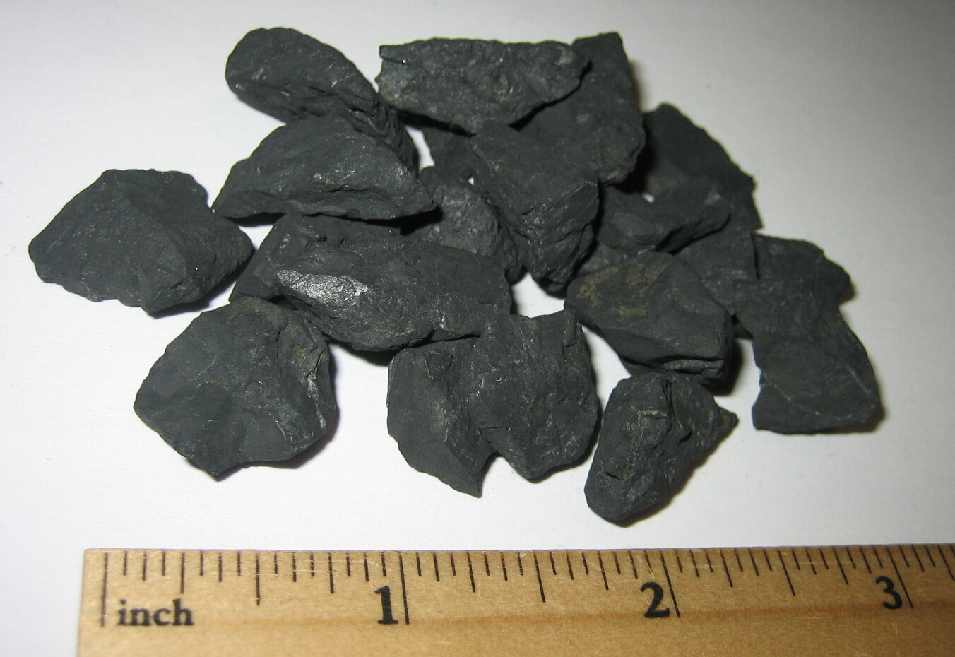 20+ NATURAL ROUGH SHUNGITE HEALING PURIFICATION STONE MINERALS RUSSIA ~ 50grams