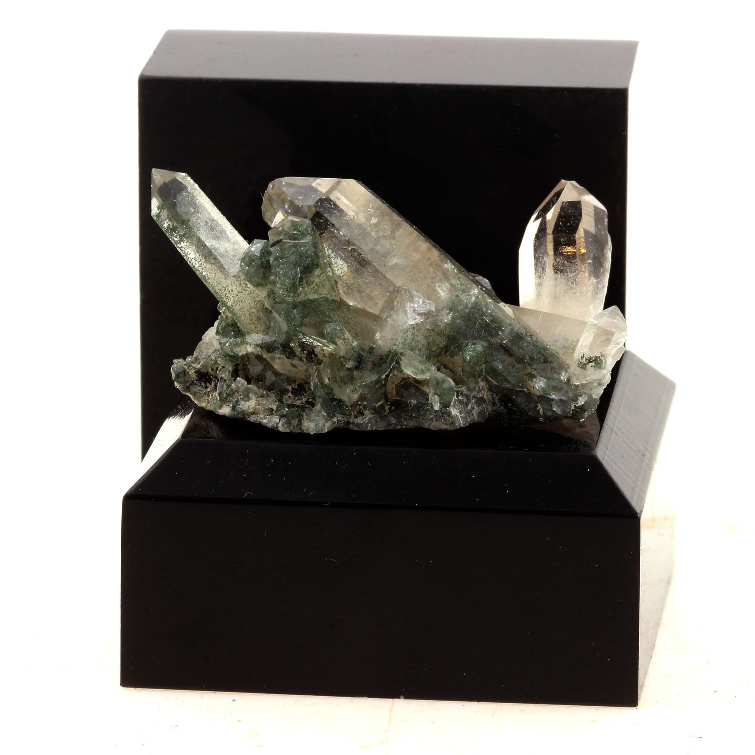 Minerals And Gemstones. Quartz + Chlorite + Rutile. 75.0 Ct. The Two A