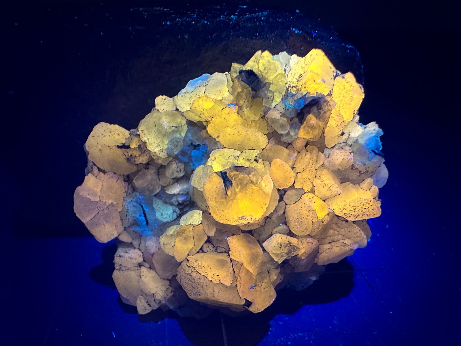 ➤ 1-5/8″ – UGLY CALCITE – Pretty ORANGE FLUORESCENT – Duenweg Mine MO -VIDEO➤447