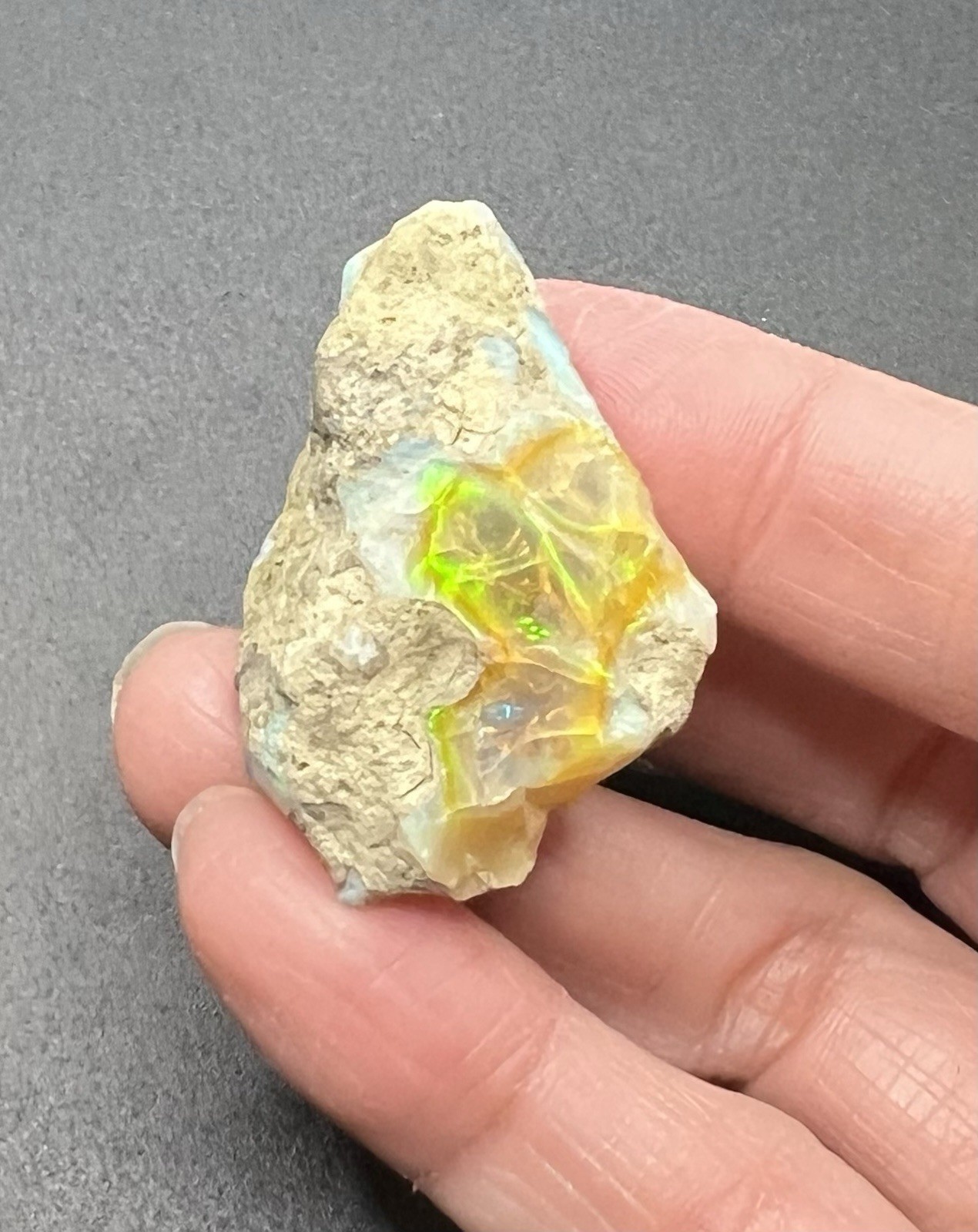 Ethiopian Welo Genuine Opal 14.5g Approx 1 1/2in AWESOME FLASHES