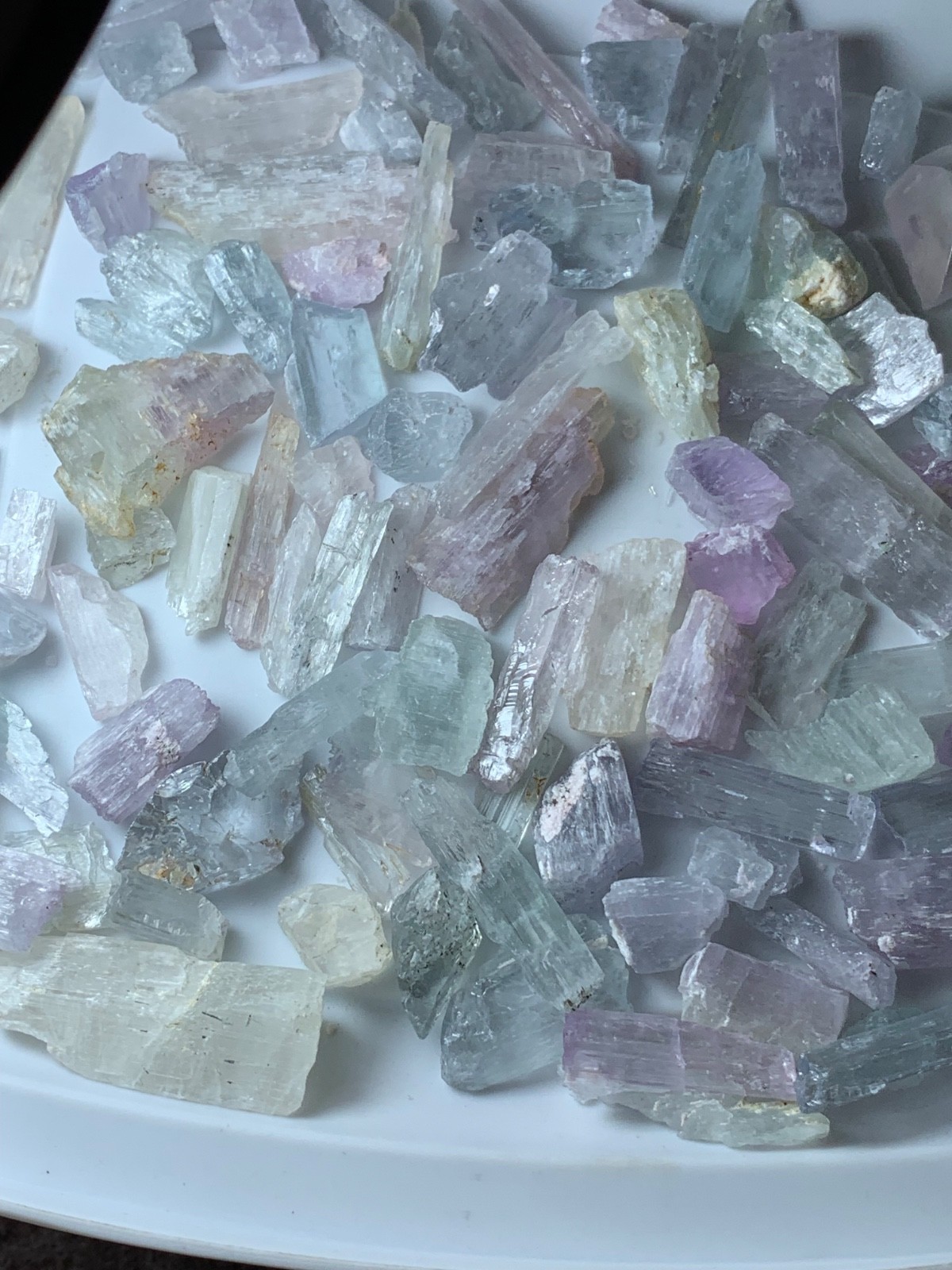 300g natural rough kunzite crystal lot from afghanistan