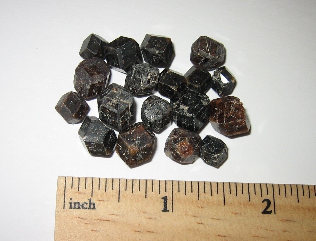 18 SMALL GOOD QUALITY 0.2″- 0.3″ ANDRADITE GARNET CRYSTALS FROM MALI ~ 21.2g *2