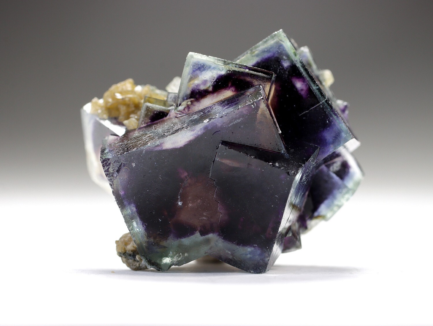 RAREST! ALIEN EYE Multicolor ZONED FLUORITE Crystal,Yaogangxian Mine,China