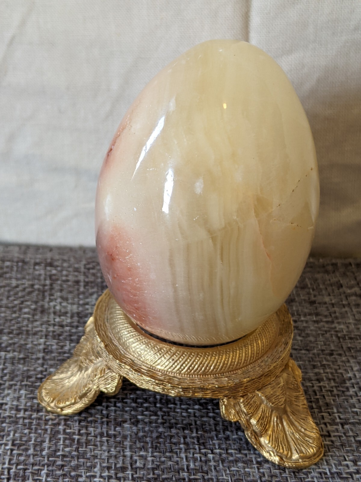 Reddish White Onyx Easter Egg Natural Crystal Banded Mineral – With Stand