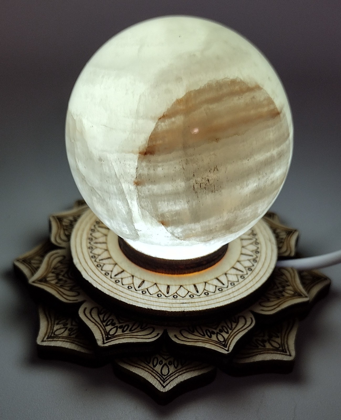 Soft Green Banded Onyx Crystal Sphere w/ Lighted Stand – USB Lotus Lamp Decor