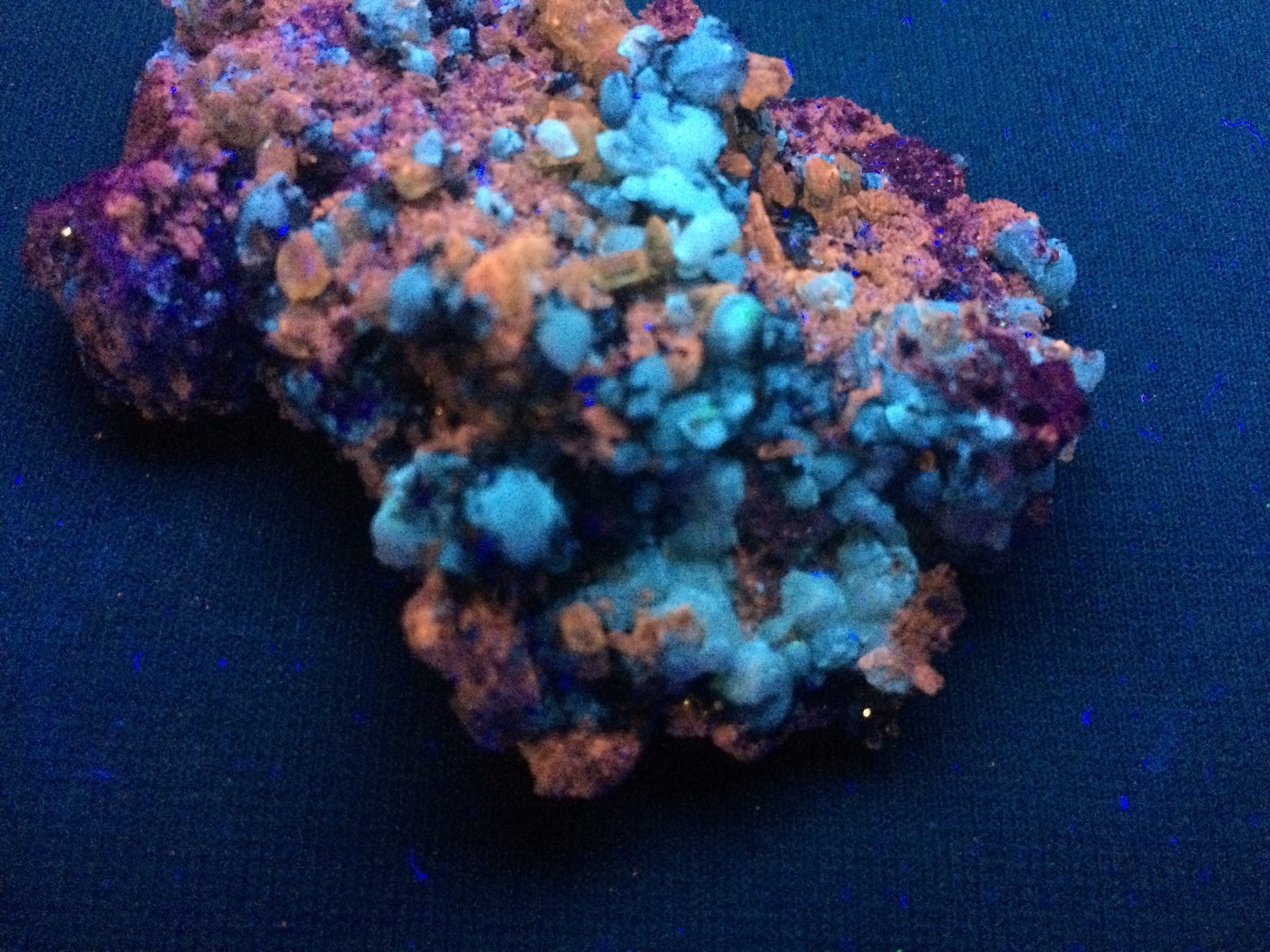 KB: BRIGHT SW FL. ORANGE APATITE XLS. W/ FL. WHITE CALCITE FROM SPAIN