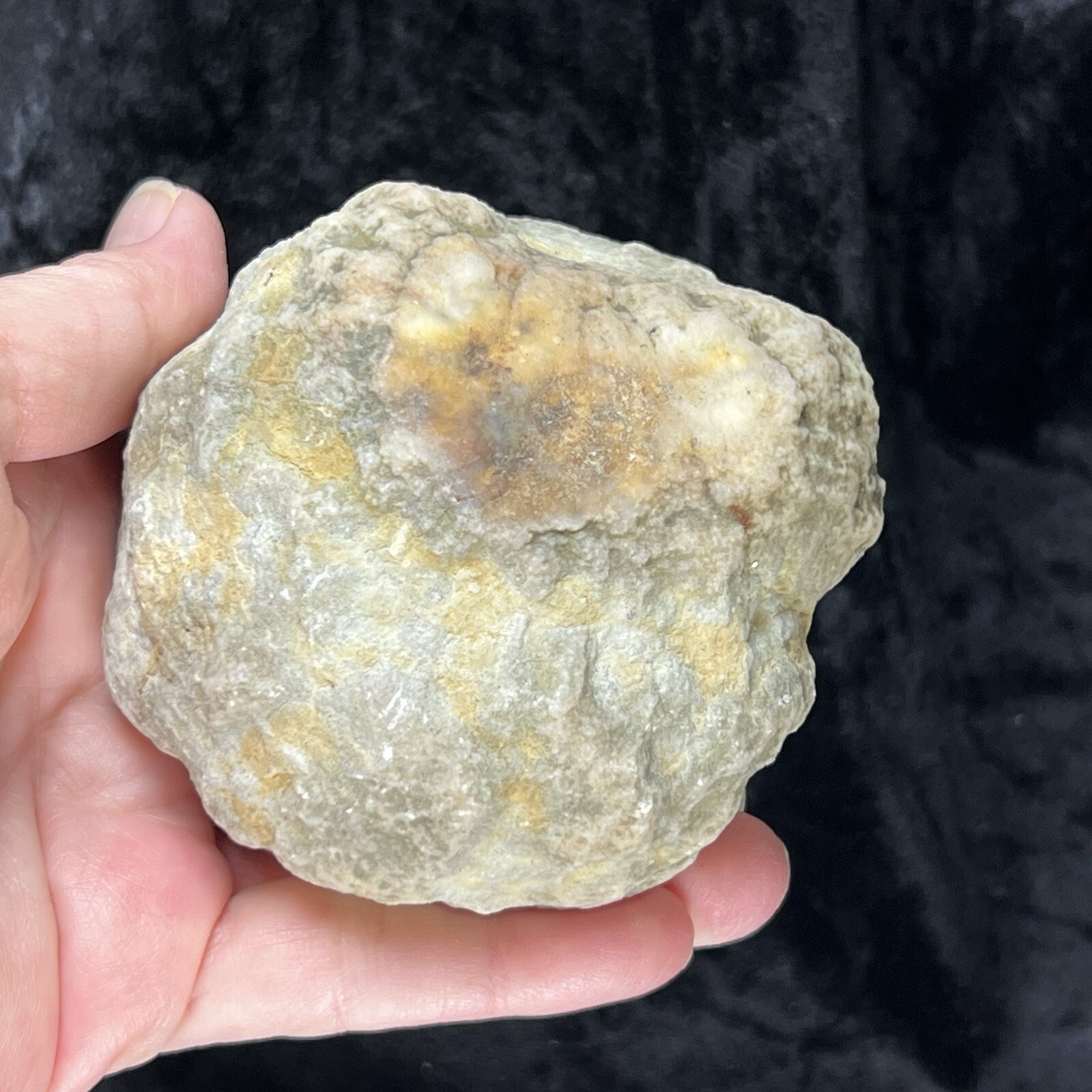 Unopened Geode 3-3/4″ Crystal Quartz Rattler Whole Crack Break Your Own 1.5Lb
