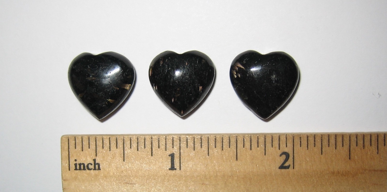 3pc 15mm RARE POLISHED NATURAL AUTHENTIC NUUMMITE STONE HEARTS FROM GREENLAND *3