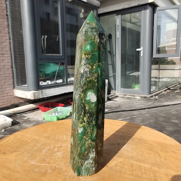 383g Natural Emerald Obelisk Tower Point Quartz Crystal mineral Healing Energy