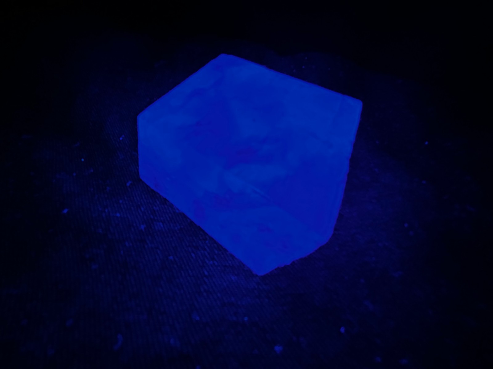 KB: GREAT! SW FL. BLUE/WHITE & PINK LW & PHOSPHORESCENT CALCITE XL. FROM MEXICO