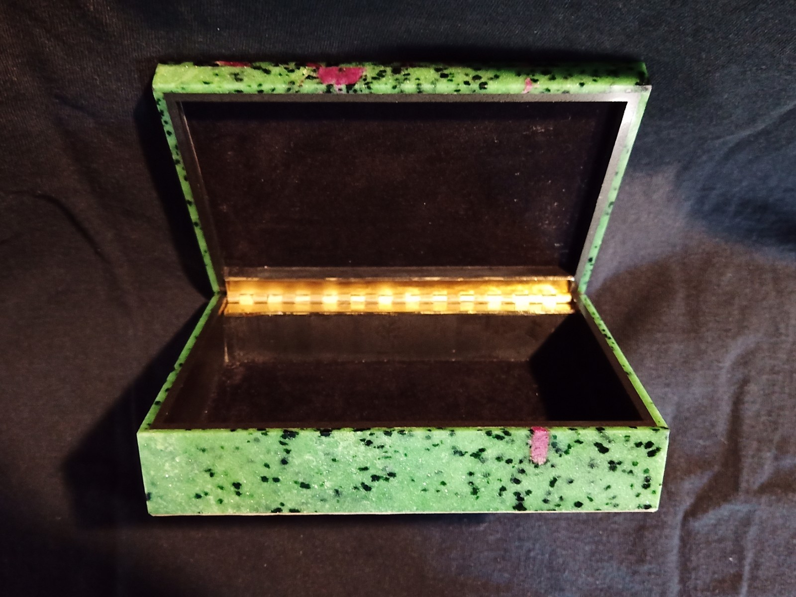 Ruby in Zoisite Box, Large 4″x6″ Mint Condition, Beautiful Color and Pattern