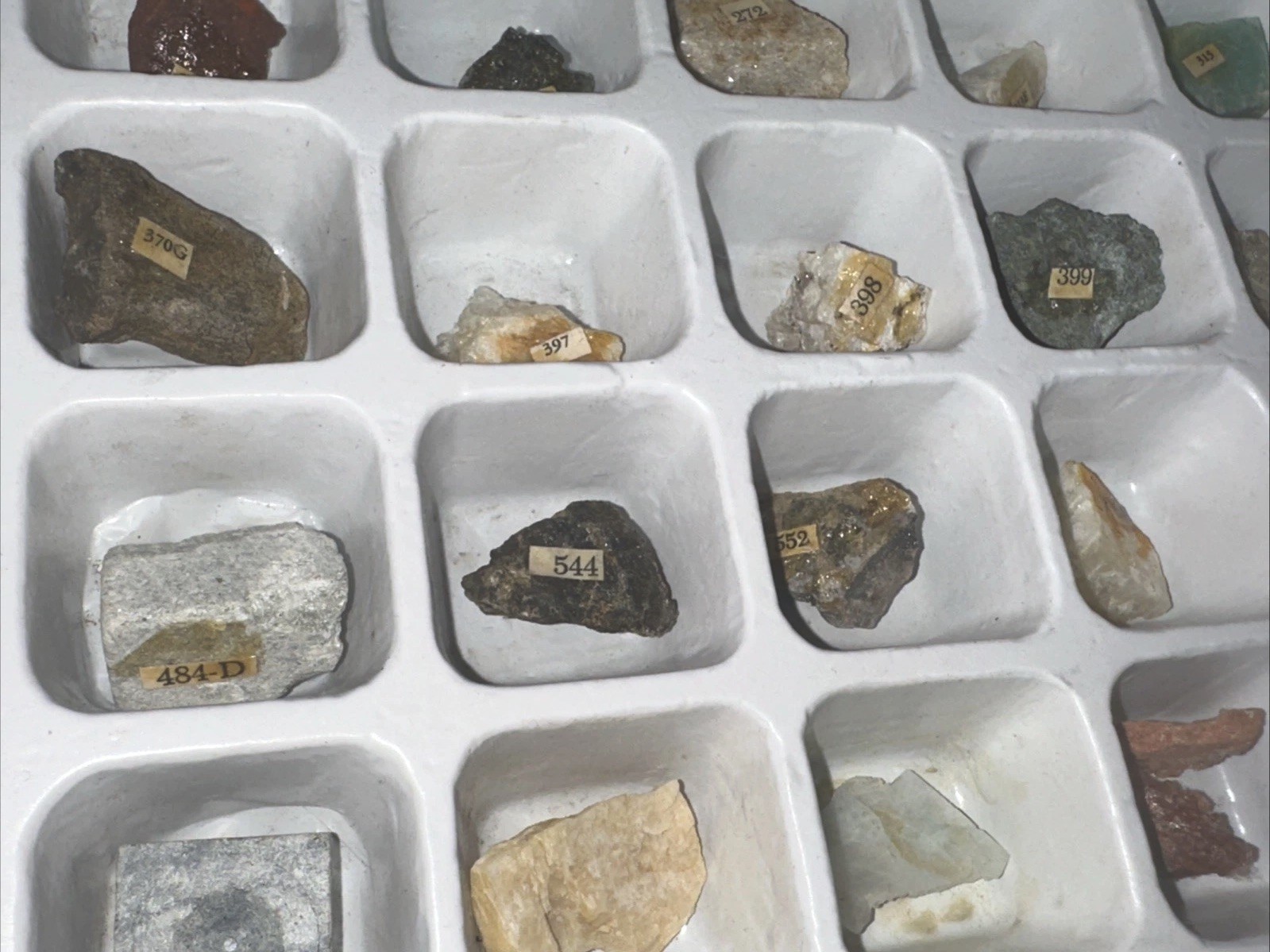 Vintage RARE PORTER Chemical Company MINERALOGY KIT No. 810 rock specimens