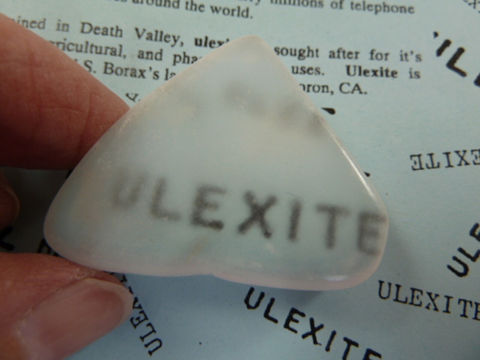 (r33-109) 1-5/8″ Ulexite gemstone Mineral TV rock mine mined rocks Boron CA USA