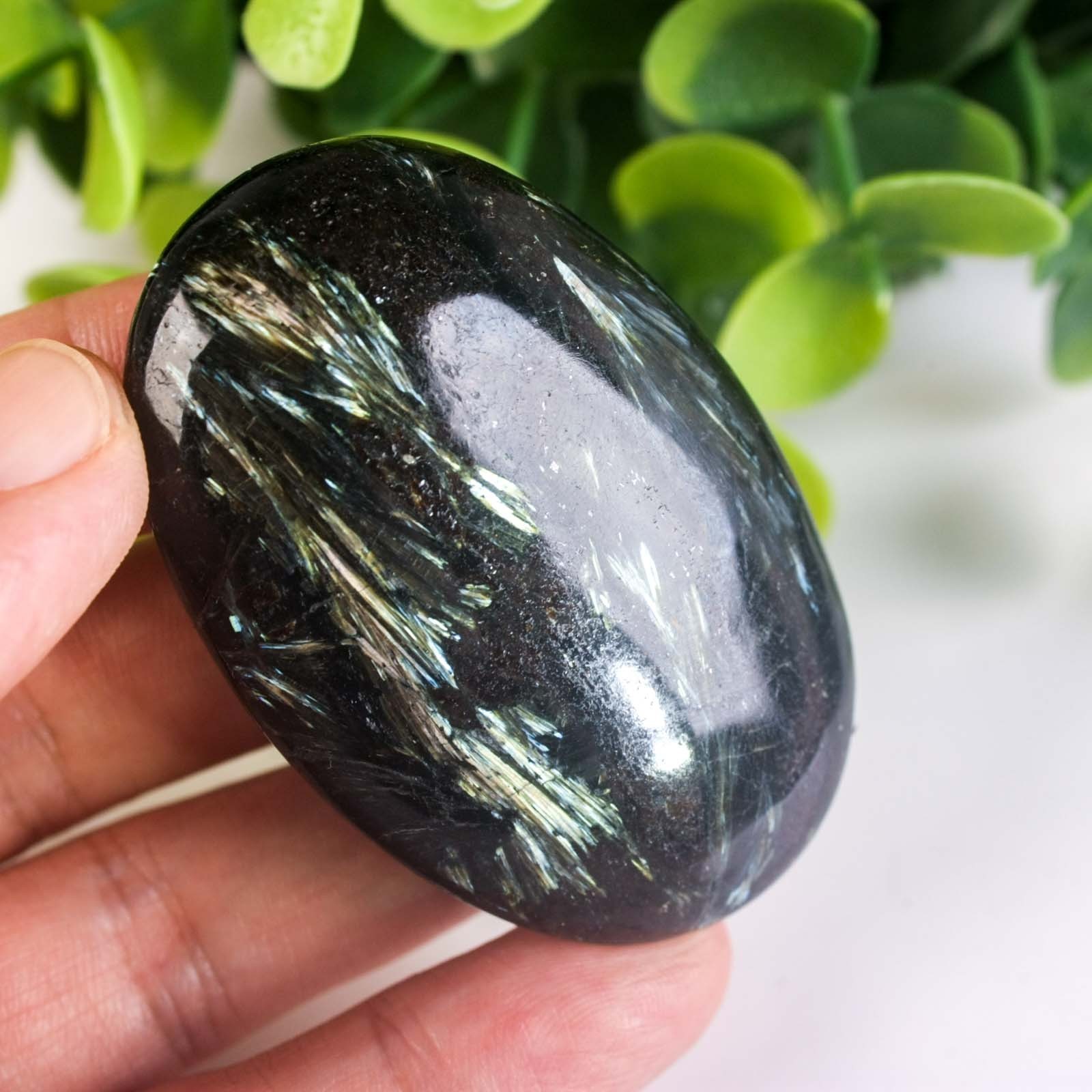 62g 58mm Rare Arfvedsonite Palm Stone Natural Firework Flash Crystal Worry Stone