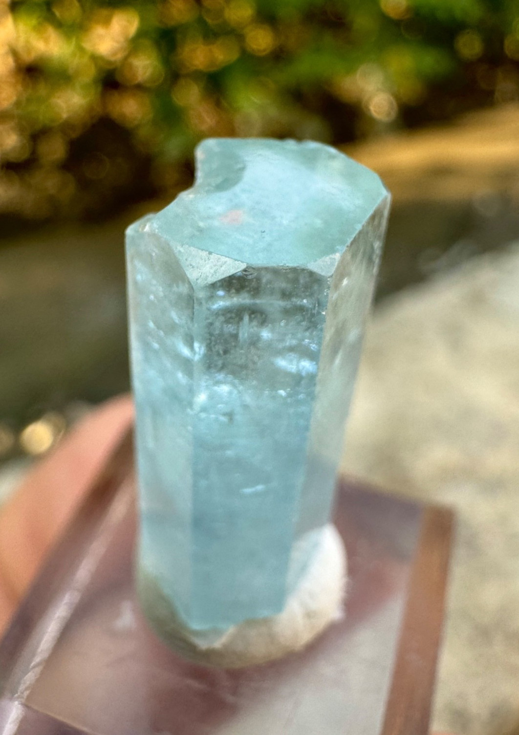 Natural Transparent Sky Blue Aquamarine Crystal , 22 Carats @ Minerals