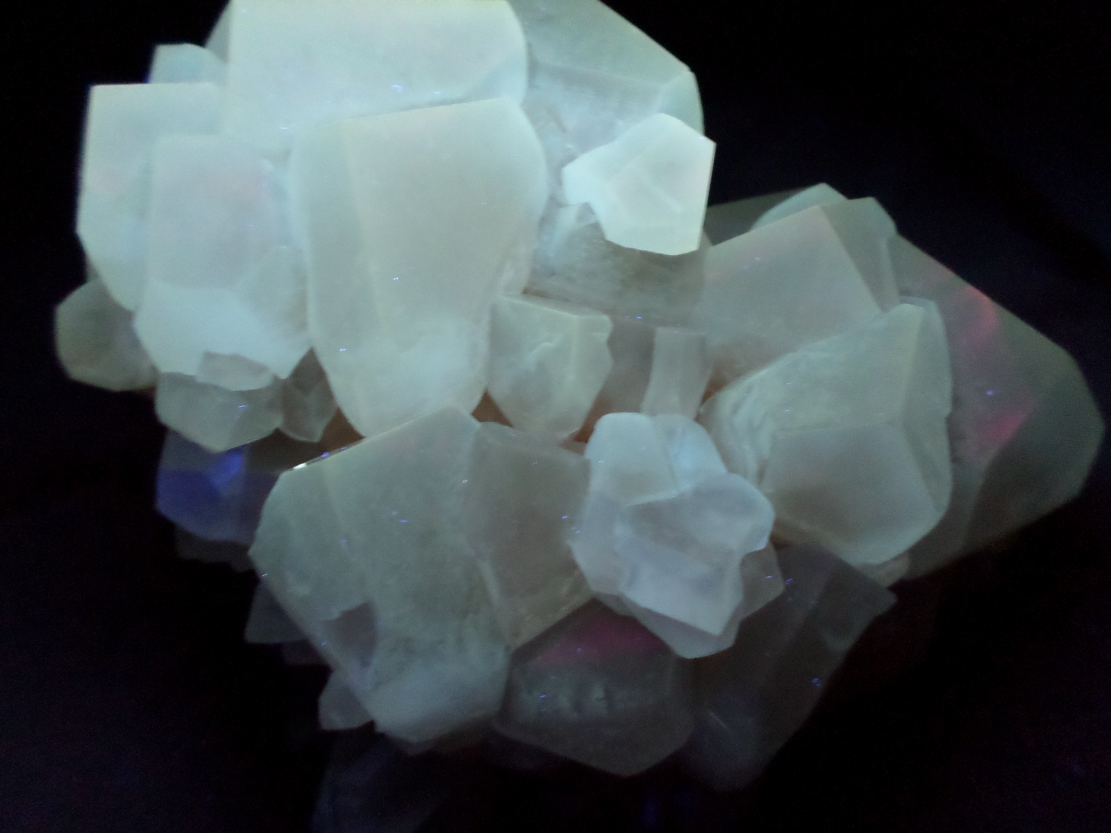 KB: LARGE CABINET BRIGHT FL WHITE CALCITE XLS & PHOS. FROM HUNAN PROVINCE, CHINA