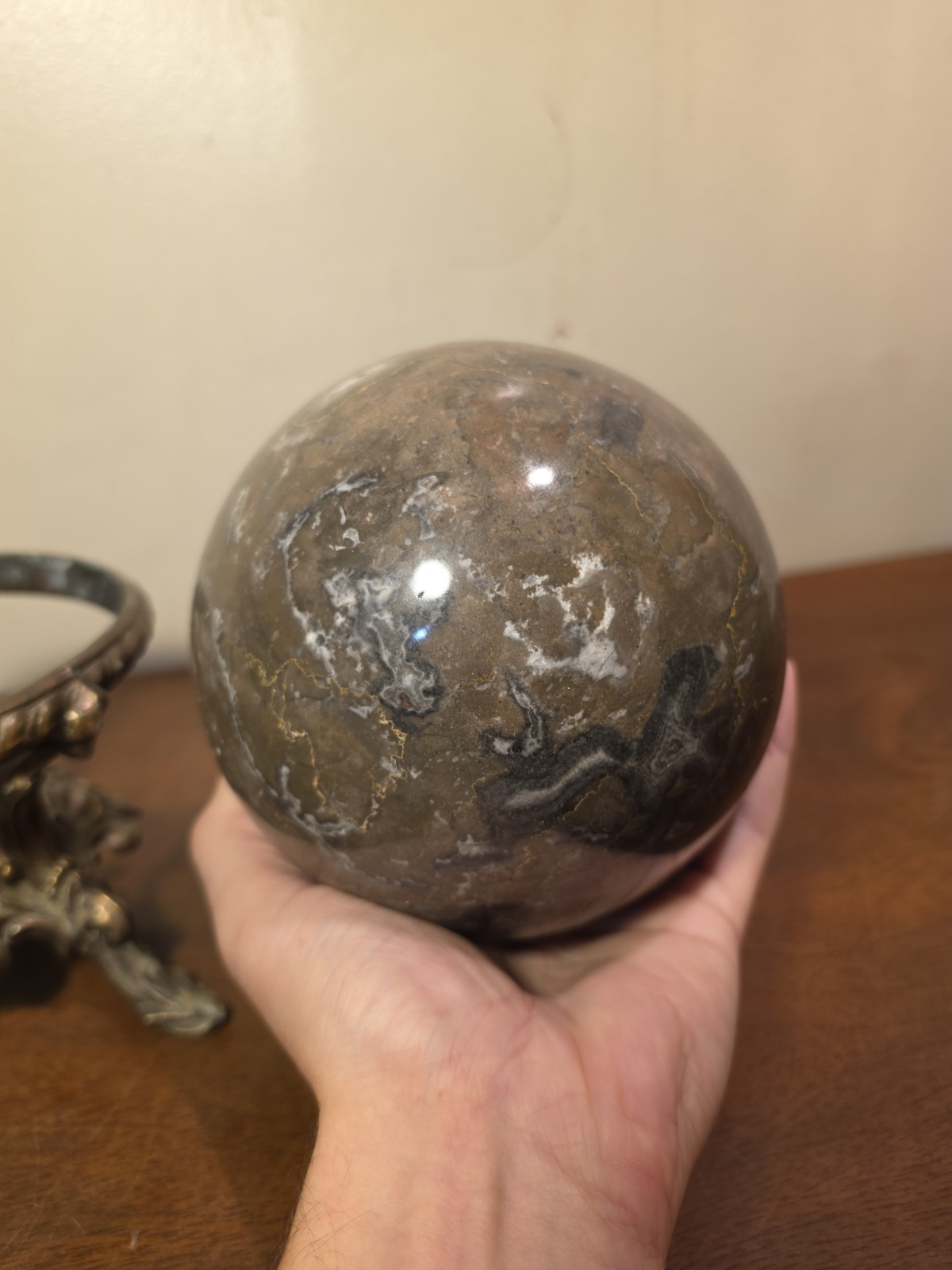 POLISHED SPHERE MARBLE STONE BALL ORB BRASS PEDESTAL 8 POUNDS 17″ CIRCUMFERENCE