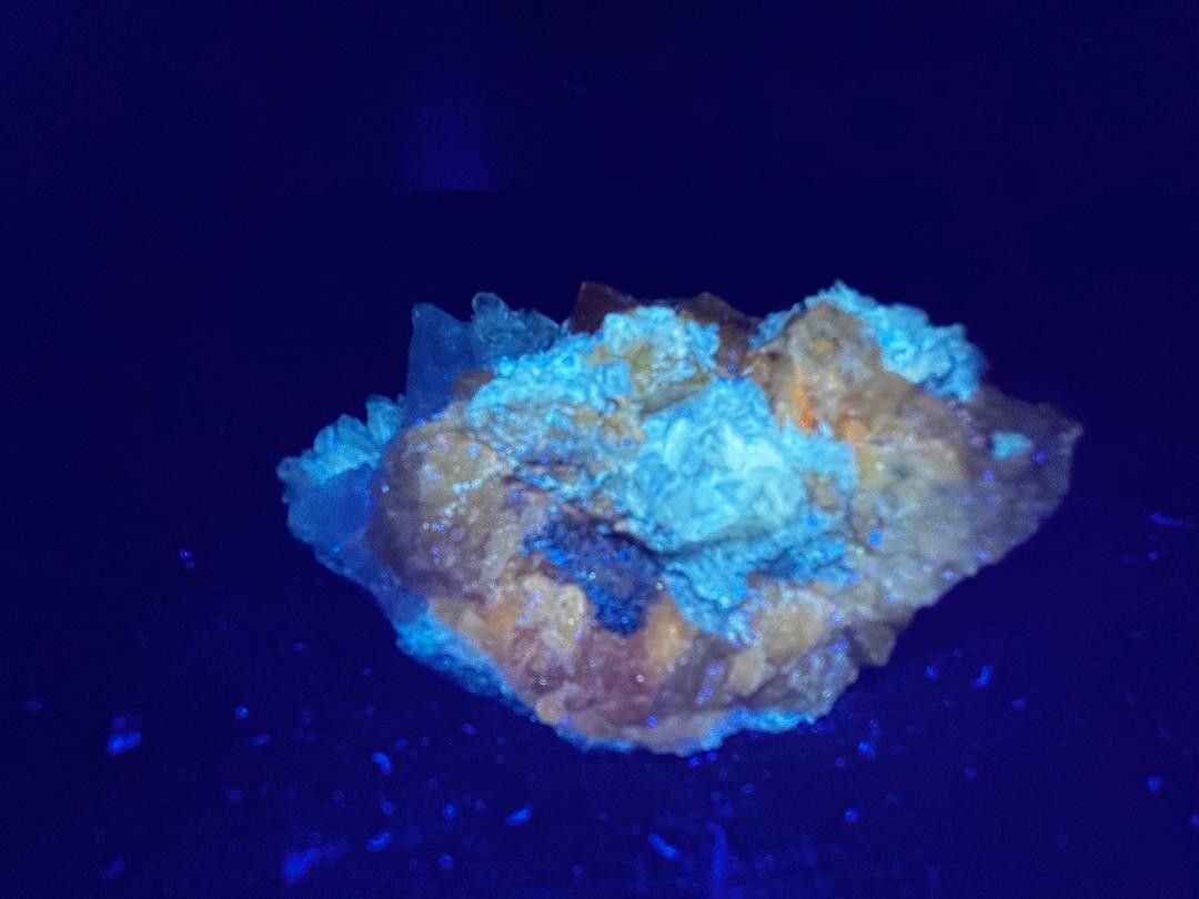 KB: GREAT! SW FL BRIGHT BLUE/WHITE, LW ORANGE SCHEELITE, SICHUAN PROVINCE, CHINA