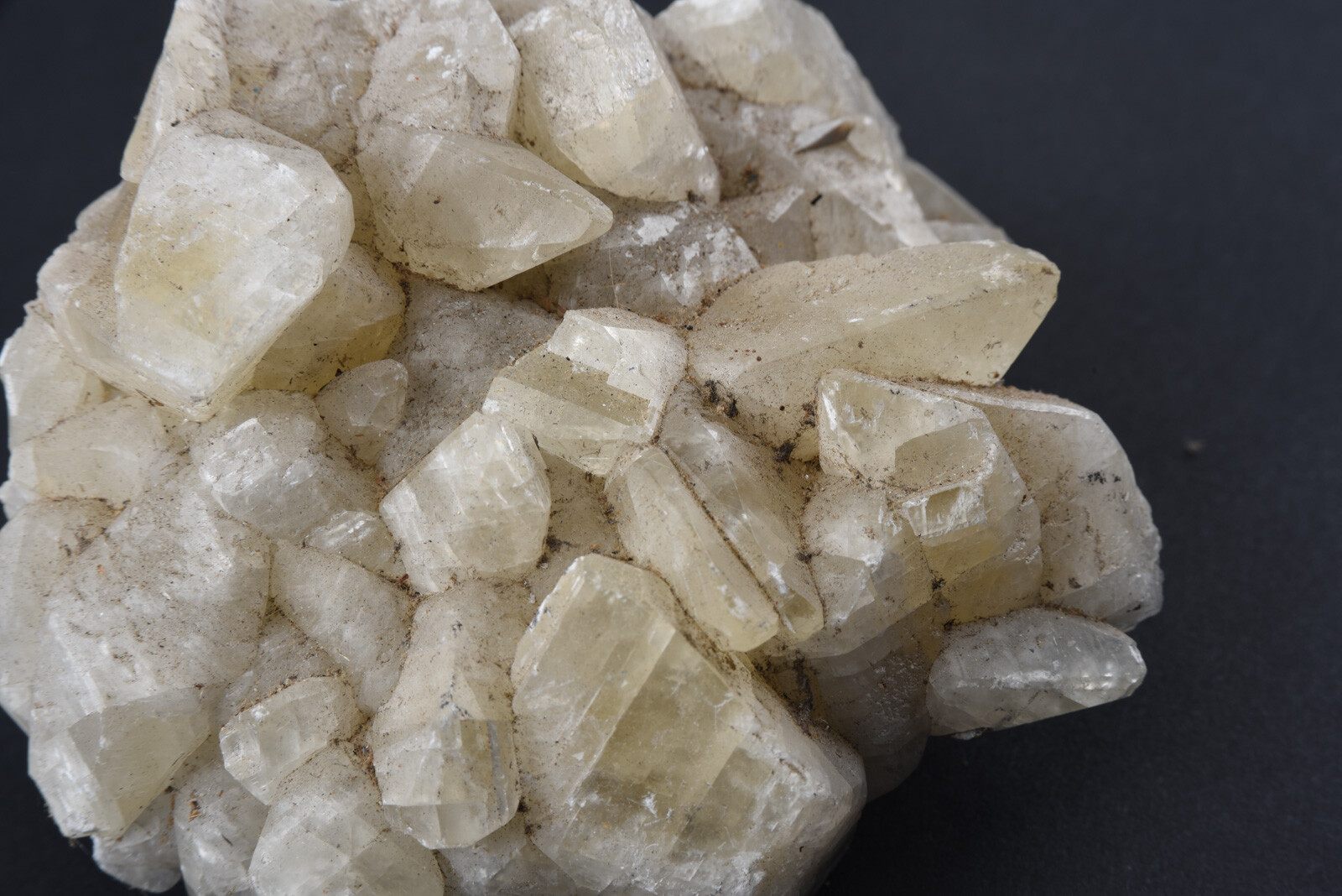 482g Opaque White Quartz Crystal Mineral Specimen Matrix V01