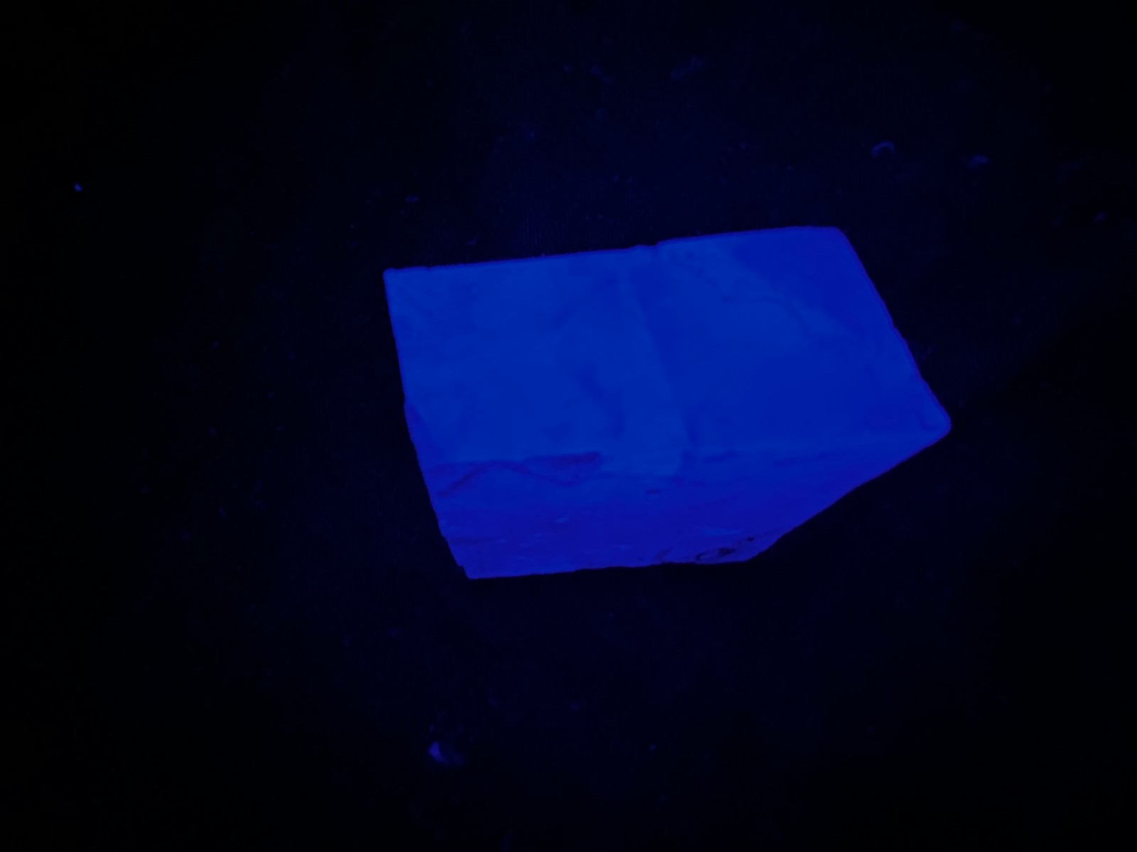 KB: GREAT! SW FL. BLUE/WHITE & PINK LW & PHOSPHORESCENT CALCITE XL. FROM MEXICO
