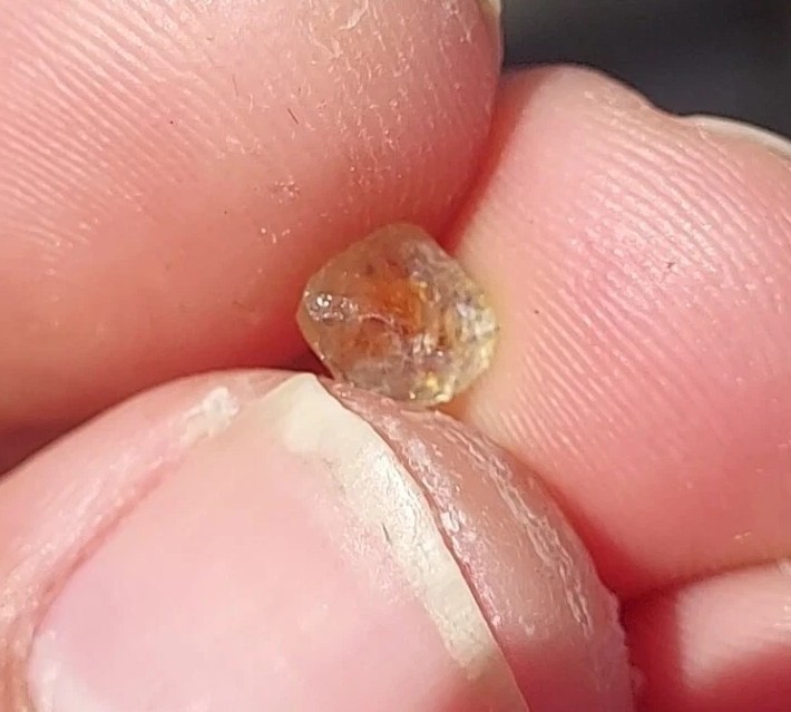 BICOLOR ORANGE & LIGHT BLUE SAPPHIRE FROM MONTANA, USA
