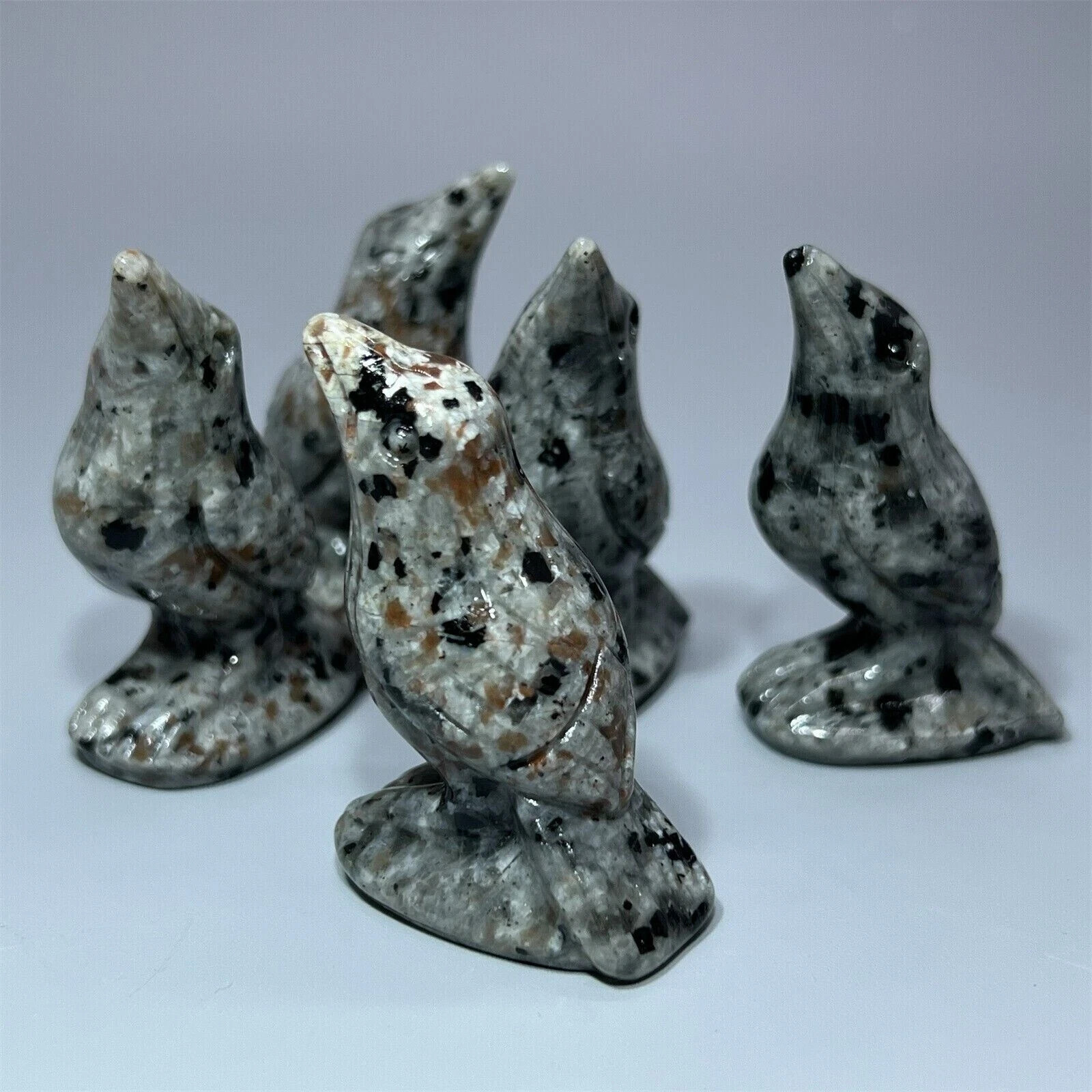Natural Yooperlite Stone Crow UV Reactive Sodalite Raven Statue Home Decoration