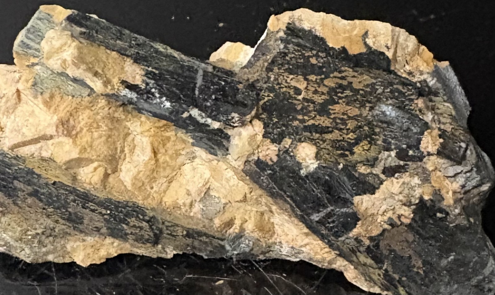 Arfvedsonite with Anorthoclase – Moonstone Quarry, Wisconsin, USA