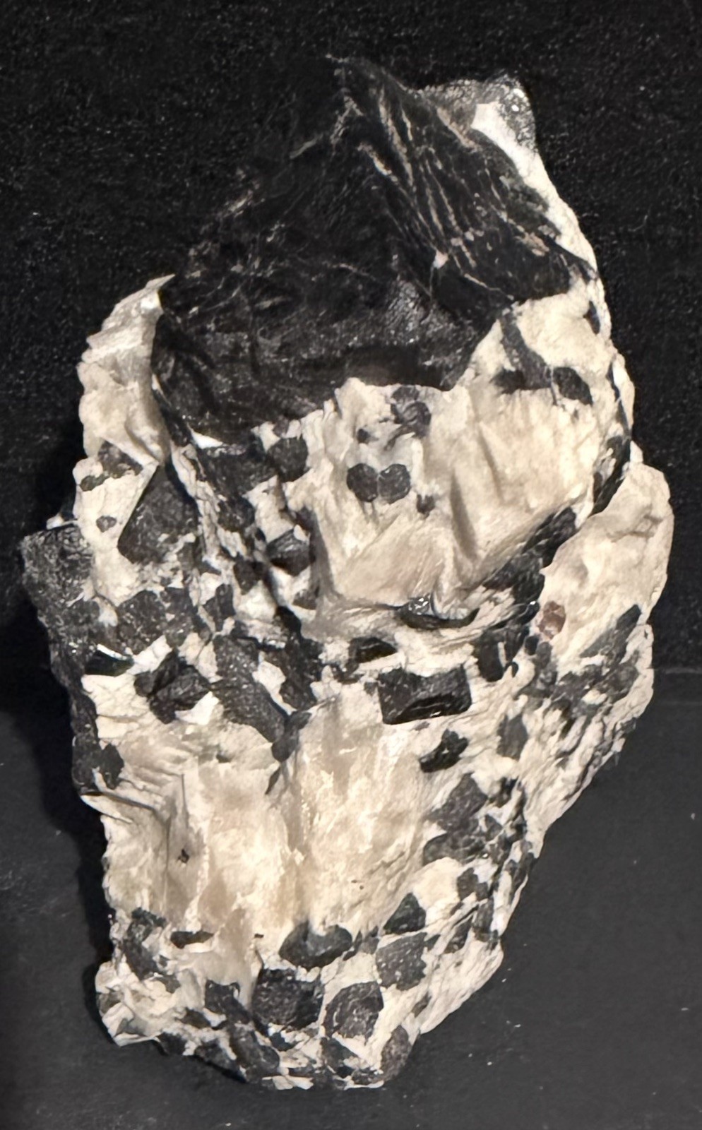 Franklinite crystal in Fluorescent Red Calcite with Willemite From Franklin,Nj