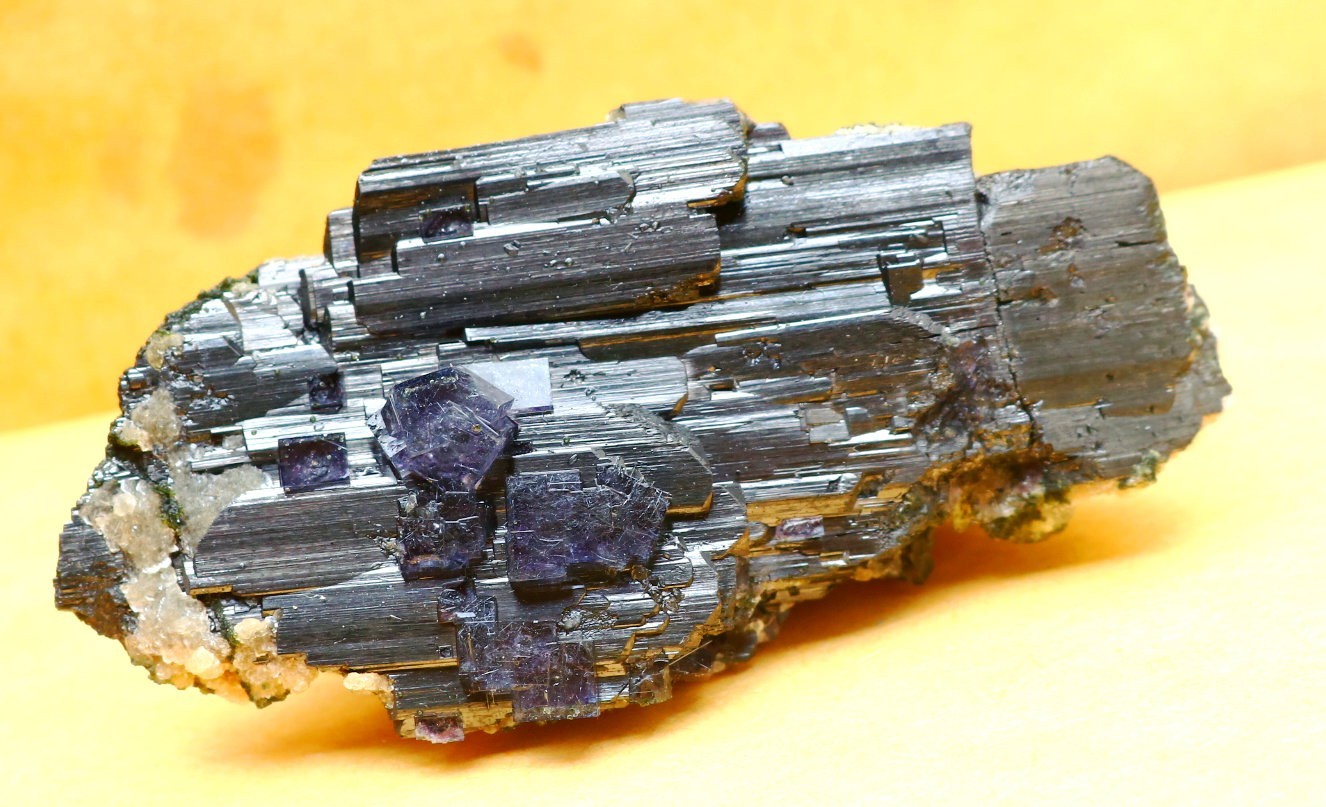Natural”Hair” Blue Cubic fluorite Black tungsten ore mineral specimen/China