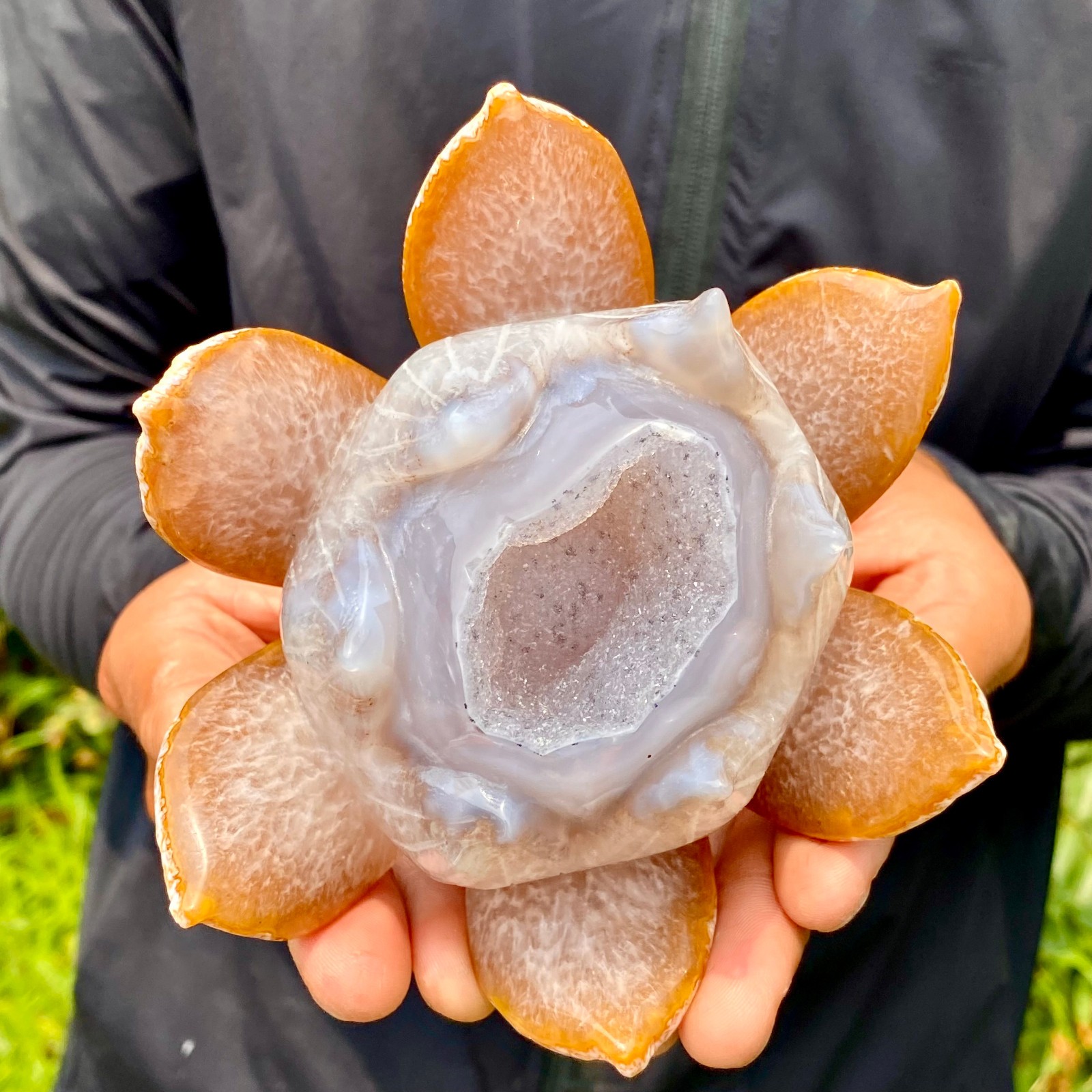 711G Drunken agate lotus hand carved meditation crystal display decoration