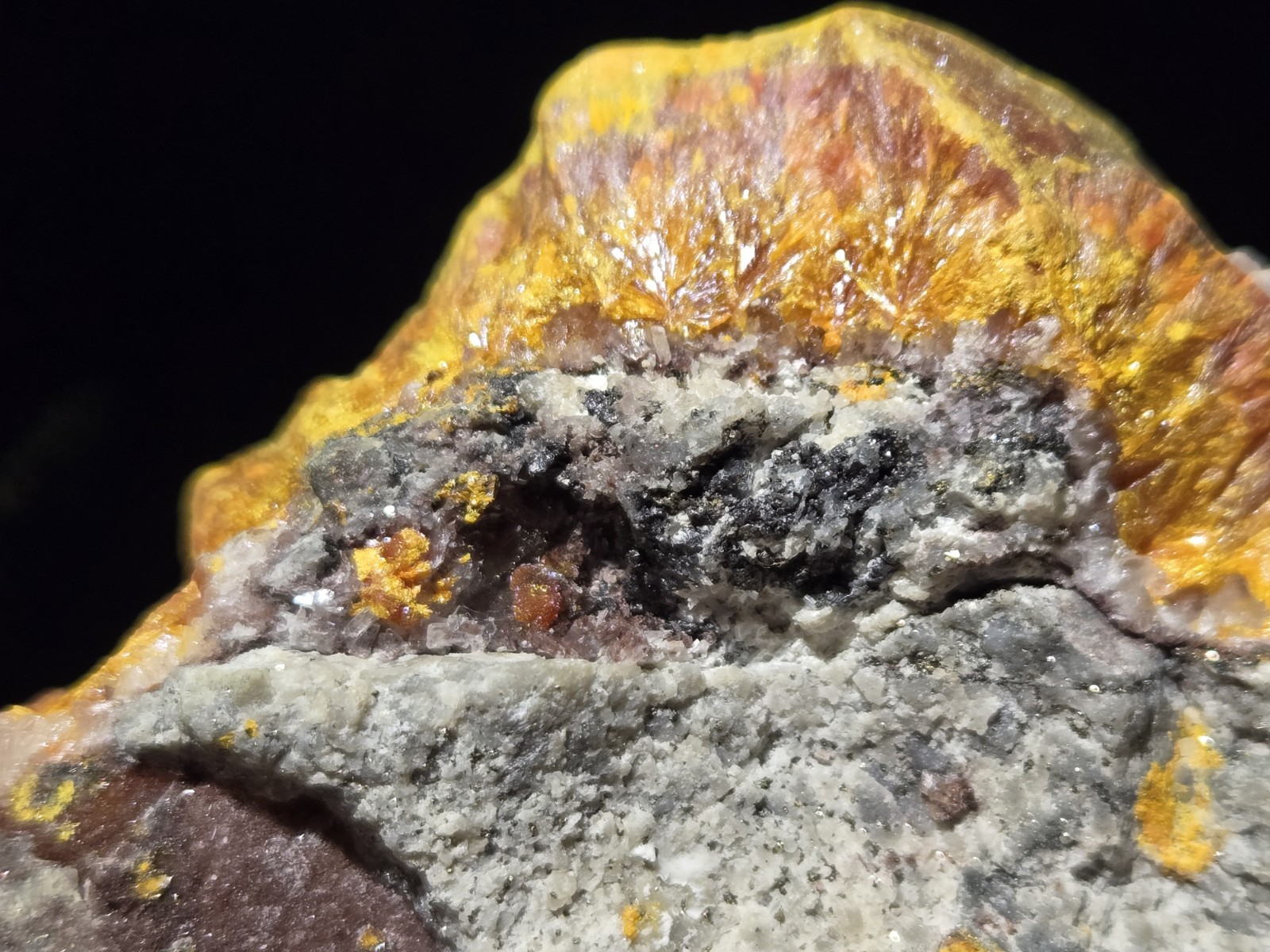 Orpement Realgar Natural Mineral Specimen With Barite and Pyrite 374g Peru 5.25″