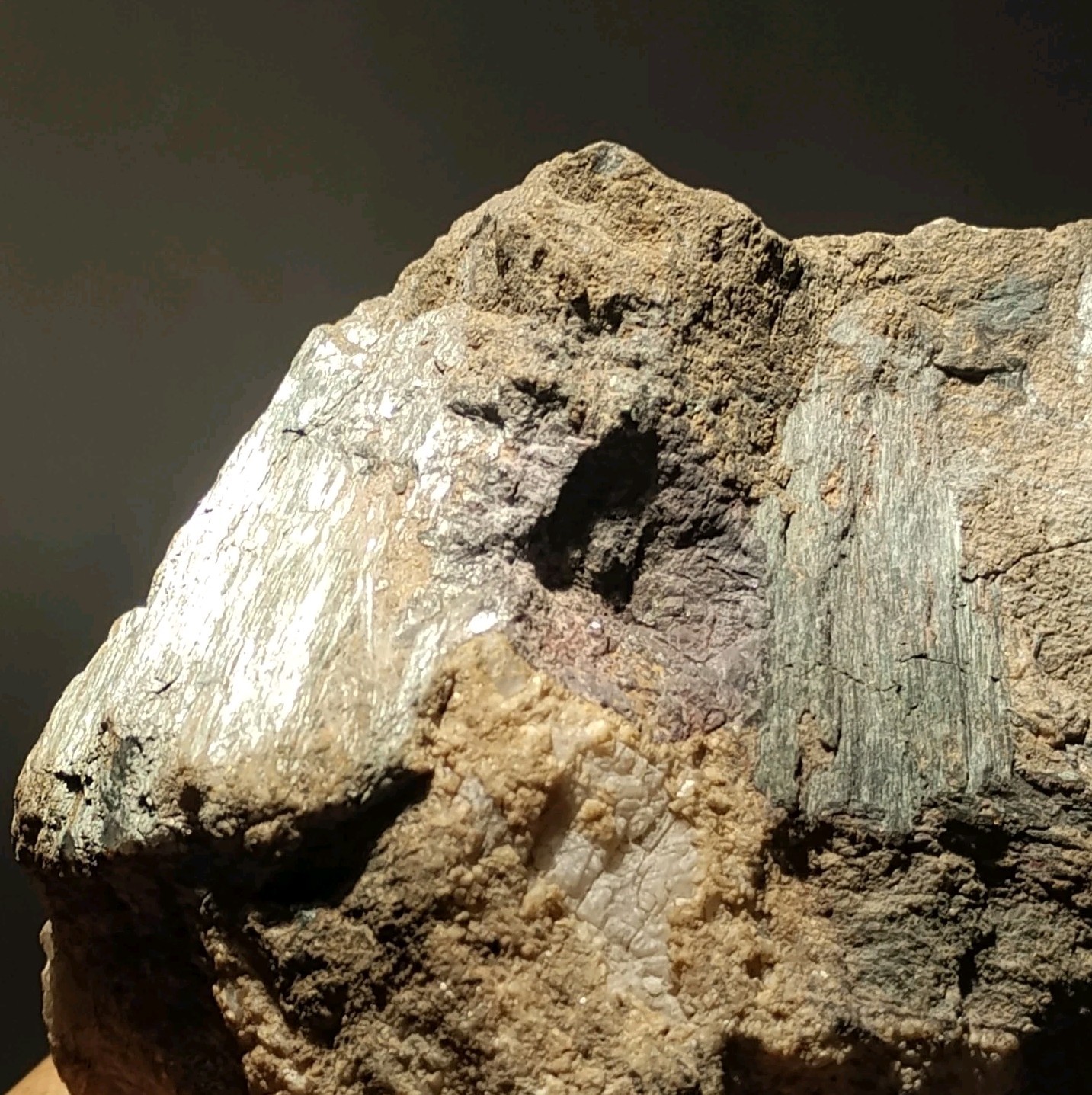 Amphibole Group Mineral w/ Magnetite Quartz & Oolitic Hematite Pilot Knob 15.7oz