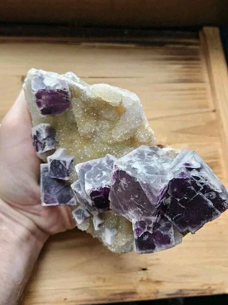 6″ 547g, Purple Sugar Fluorite, Quartz, Ma’Naoshan Mine, China